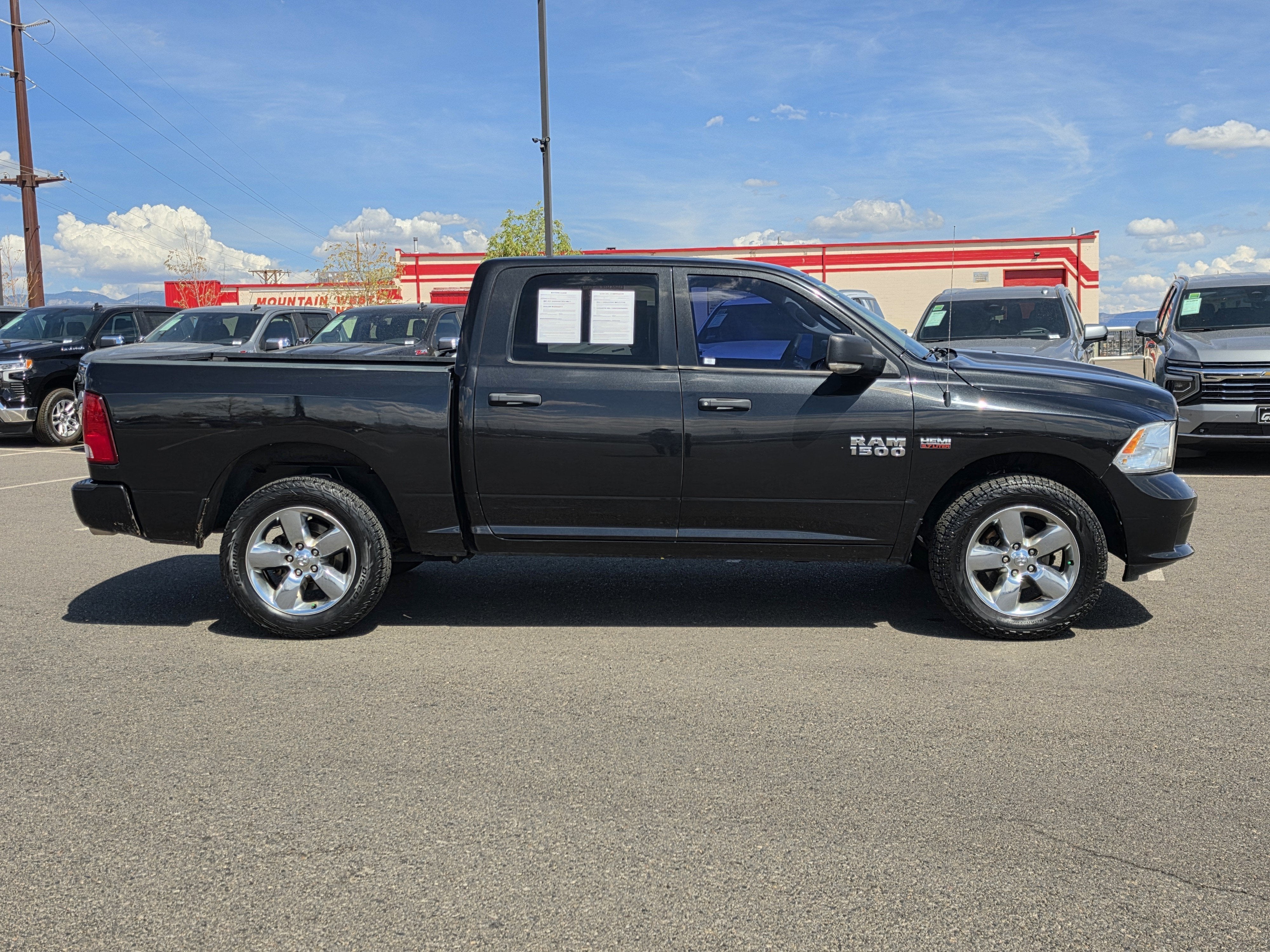 2017 RAM 1500 Express Crew Cab 4x4 5'7" Box