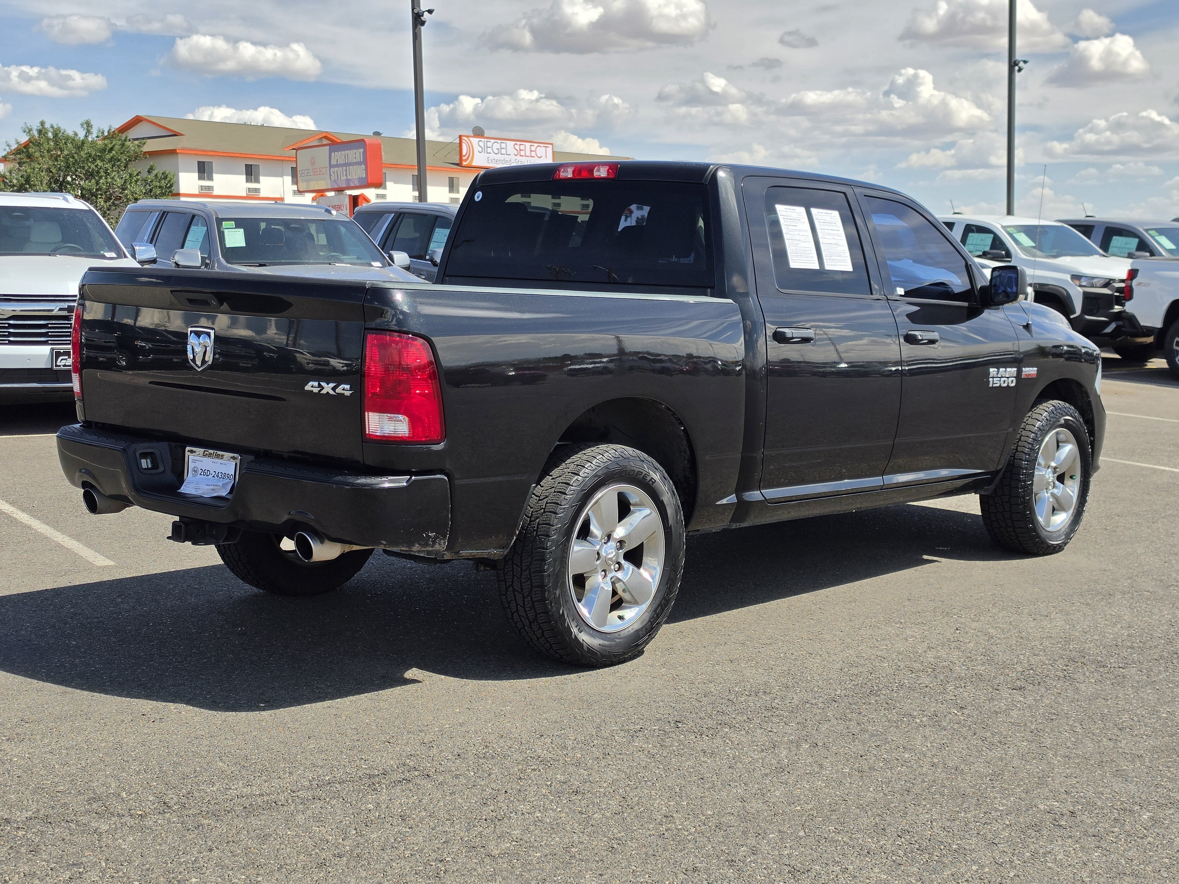 2017 RAM 1500 Express Crew Cab 4x4 5'7" Box