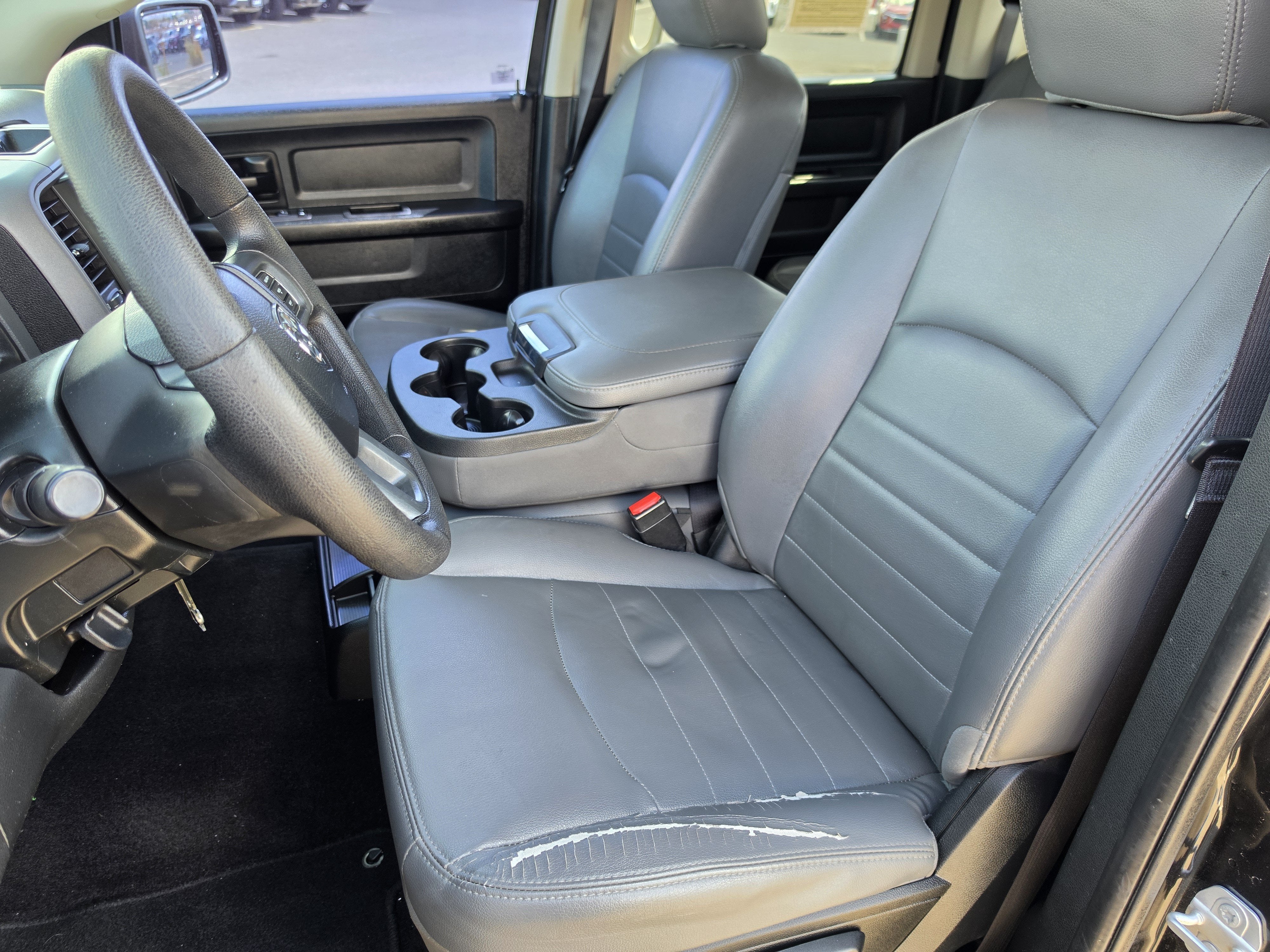 2017 RAM 1500 Express Crew Cab 4x4 5'7" Box
