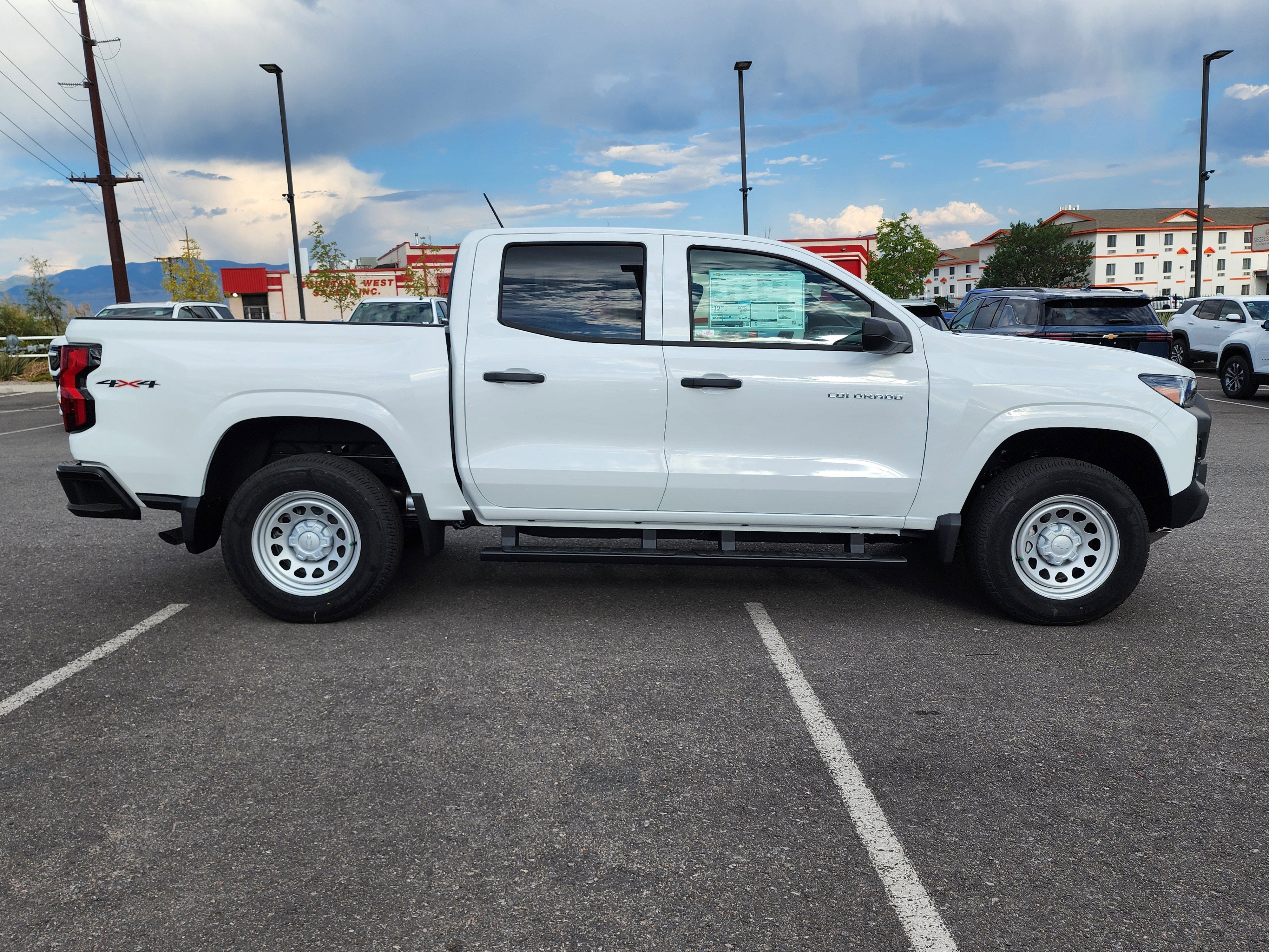 2025 Chevrolet Colorado WT/LT