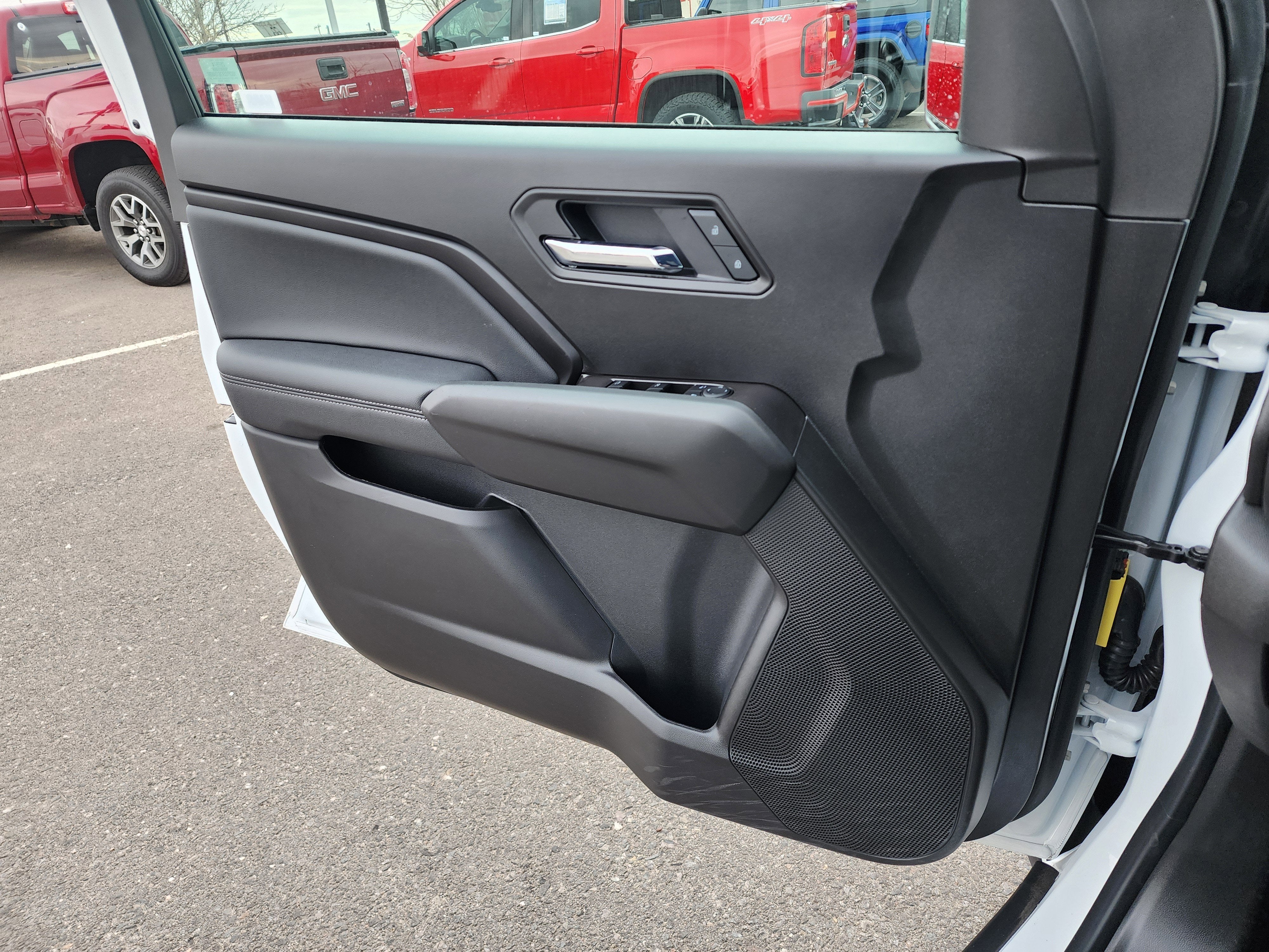 2025 Chevrolet Colorado WT/LT