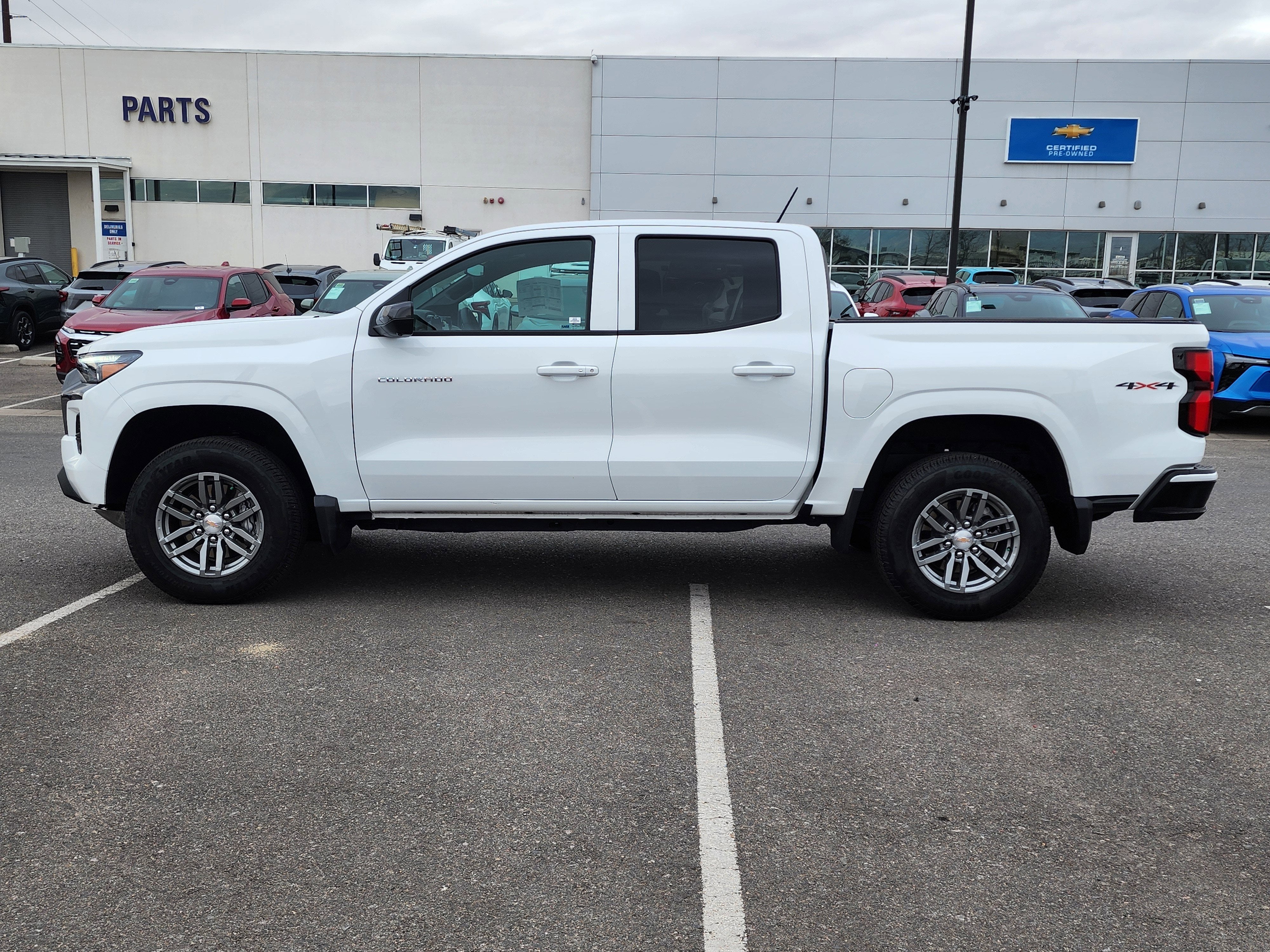 2025 Chevrolet Colorado WT/LT