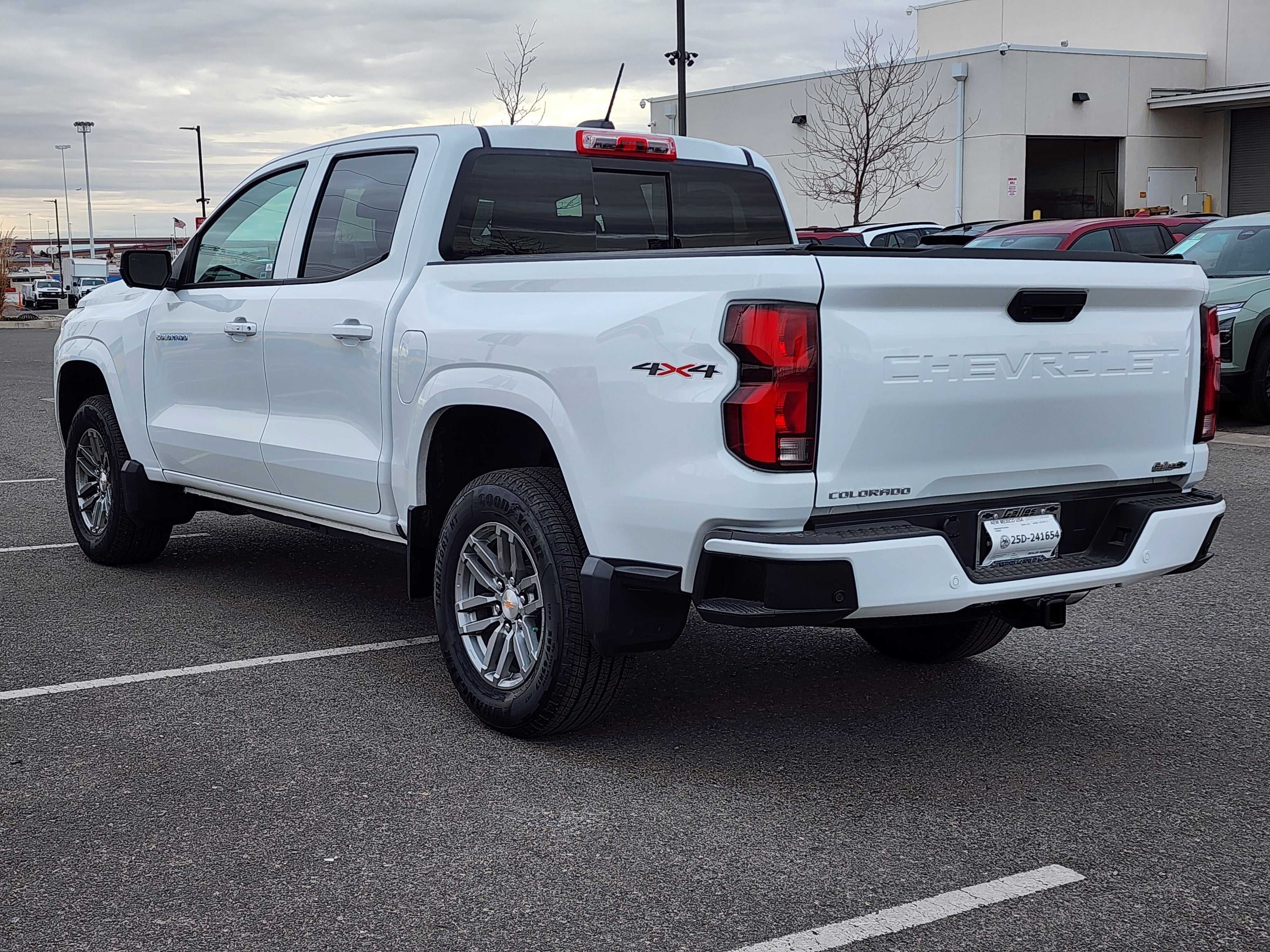 2025 Chevrolet Colorado WT/LT