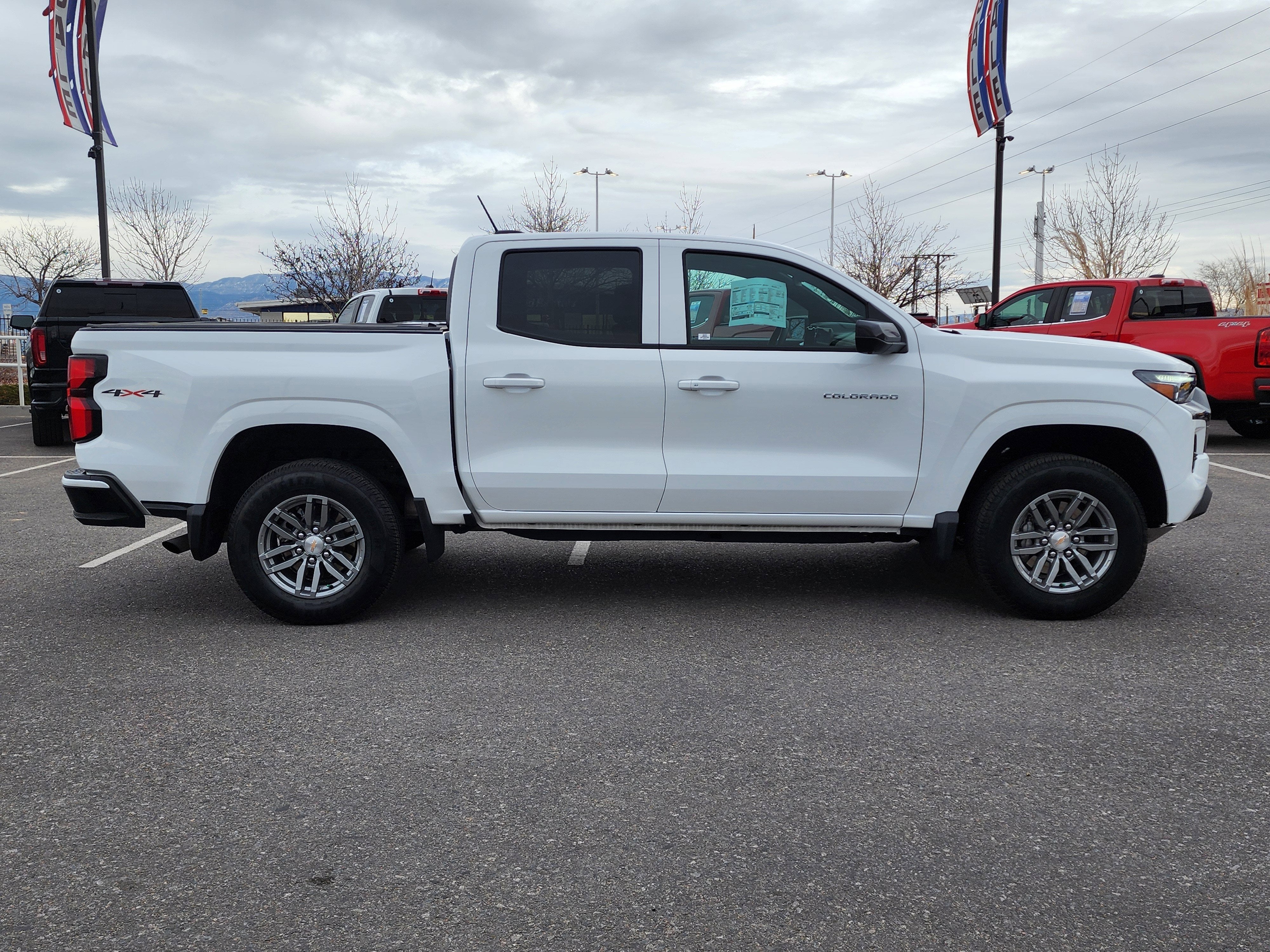 2025 Chevrolet Colorado WT/LT