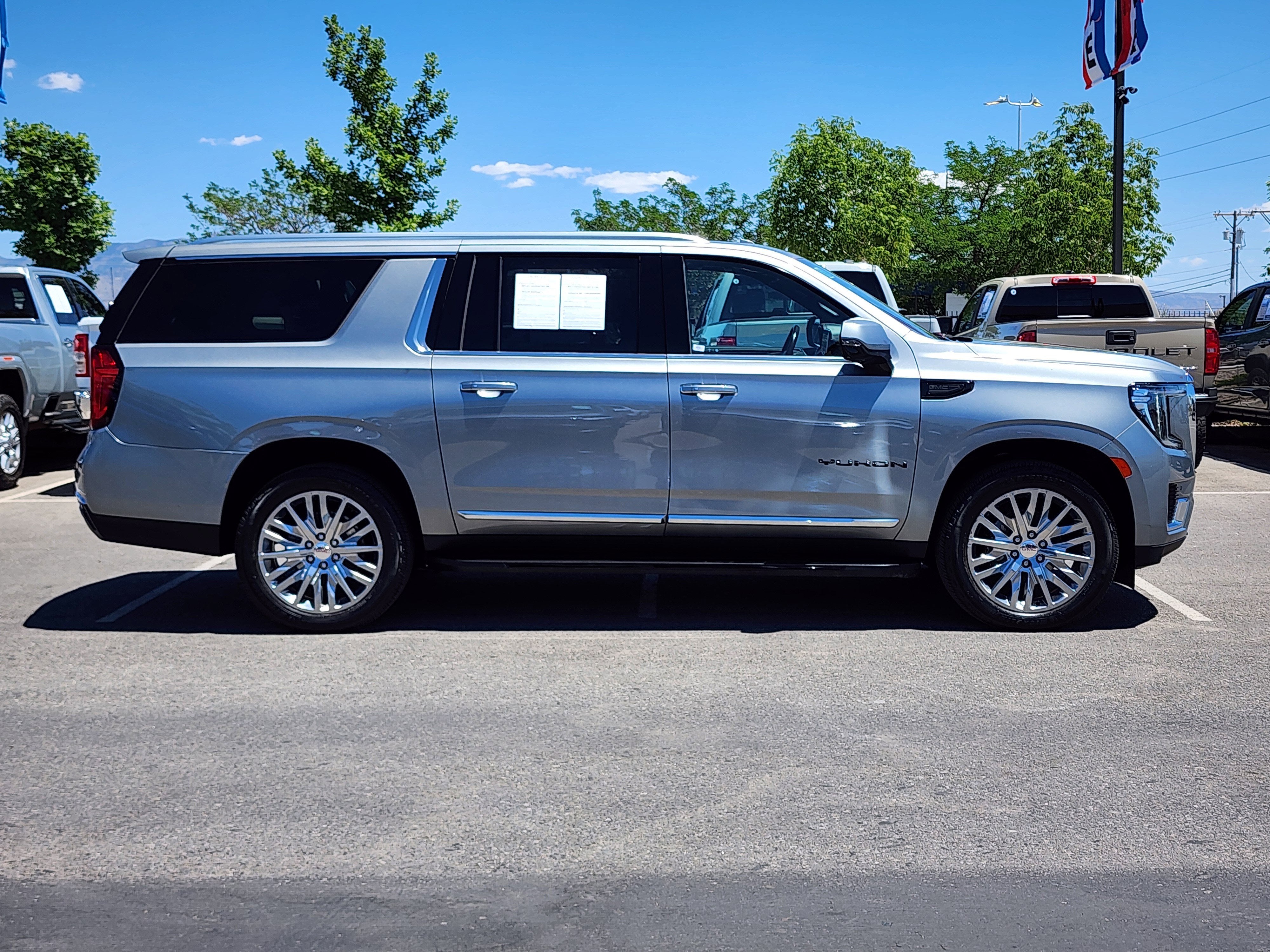 2023 GMC Yukon XL SLT