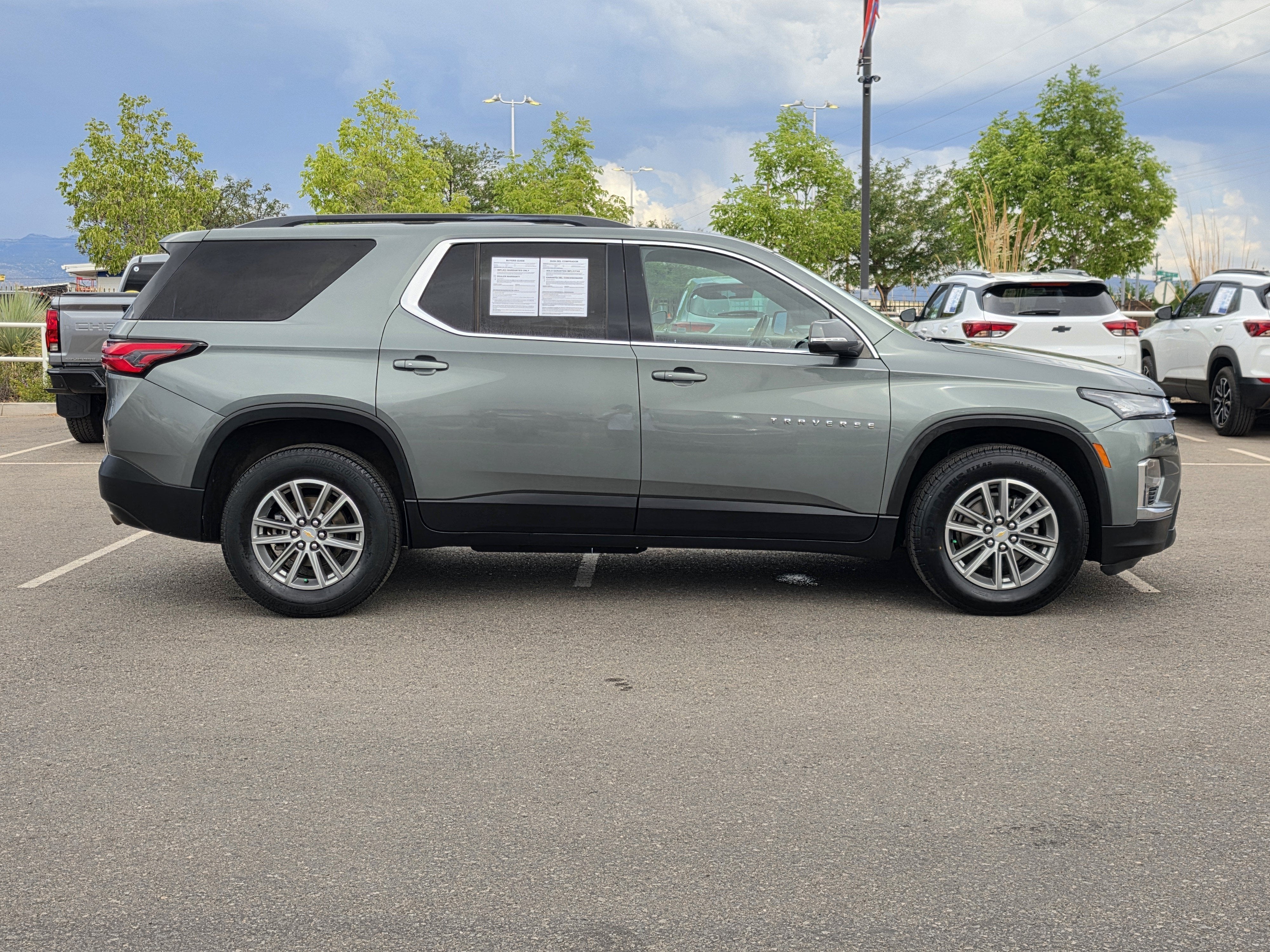 2023 Chevrolet Traverse LT Cloth