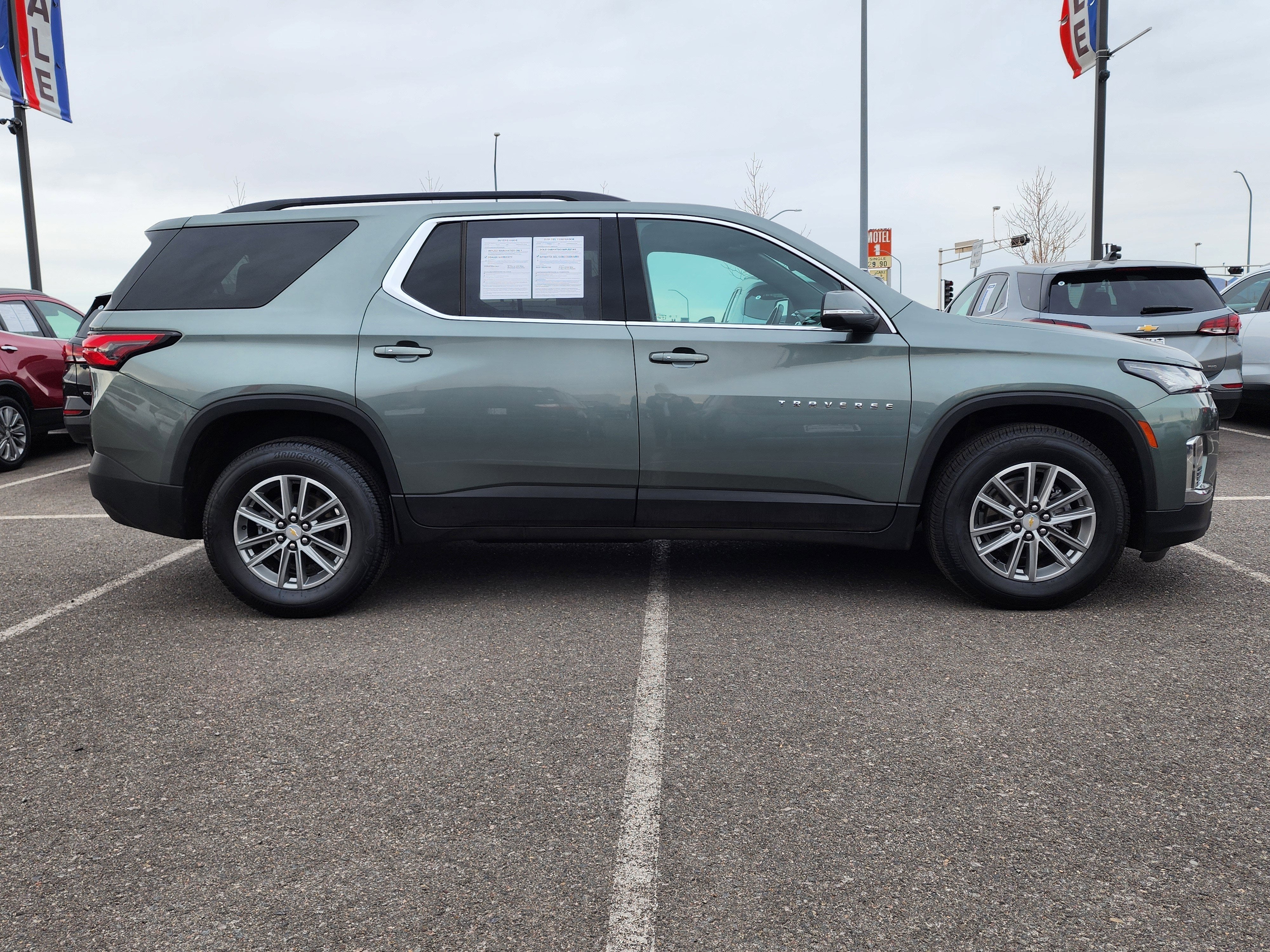 2023 Chevrolet Traverse LT Cloth