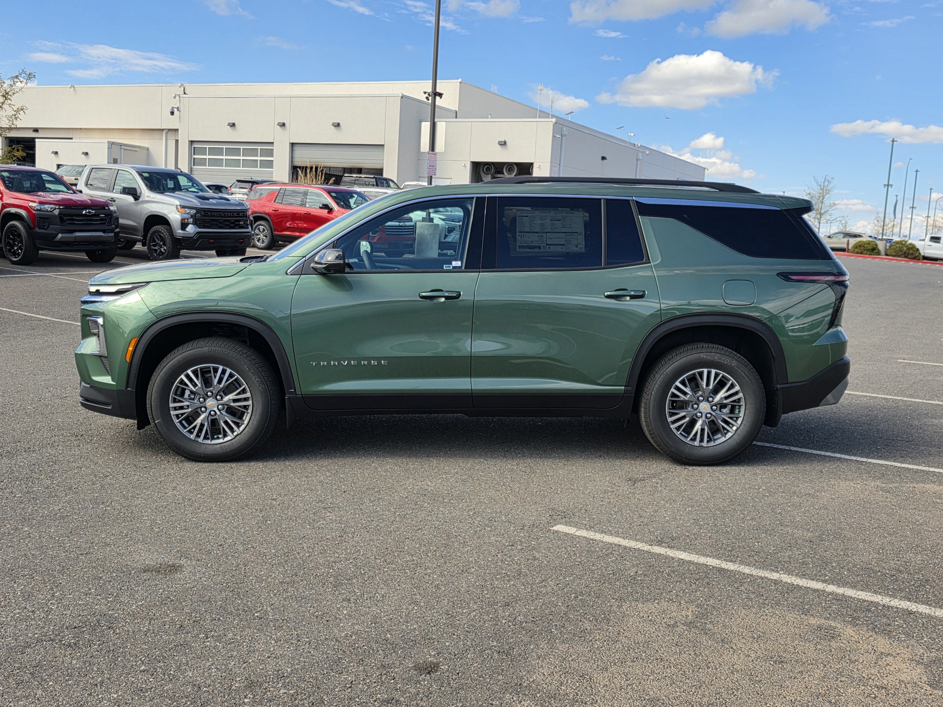 2027 Chevrolet Traverse LT