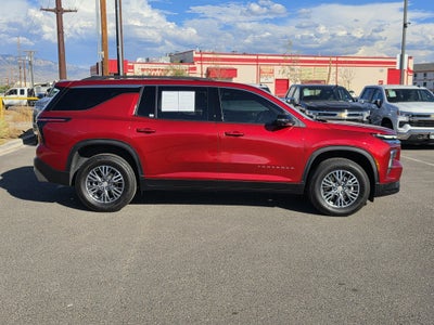 2025 Chevrolet Traverse LT