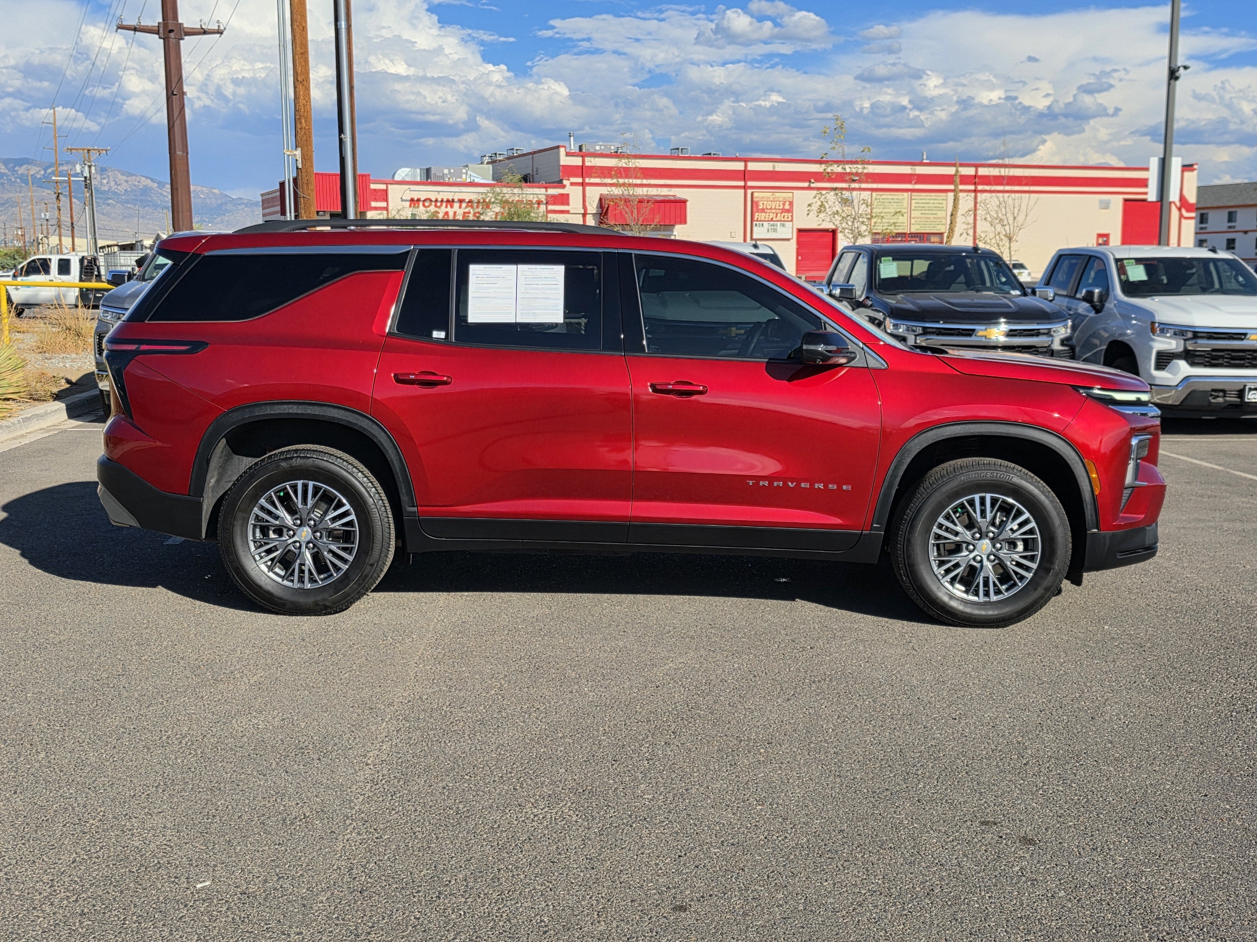 2025 Chevrolet Traverse LT