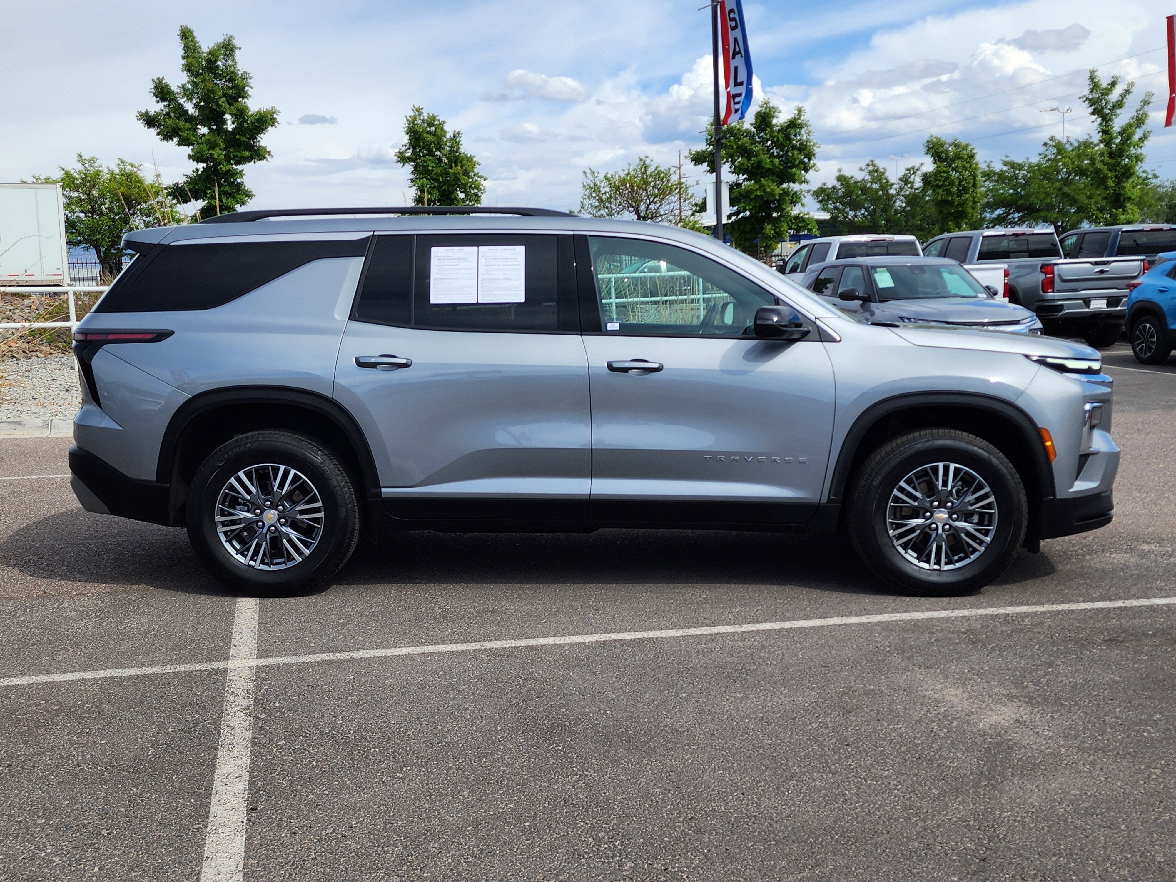 2025 Chevrolet Traverse LT