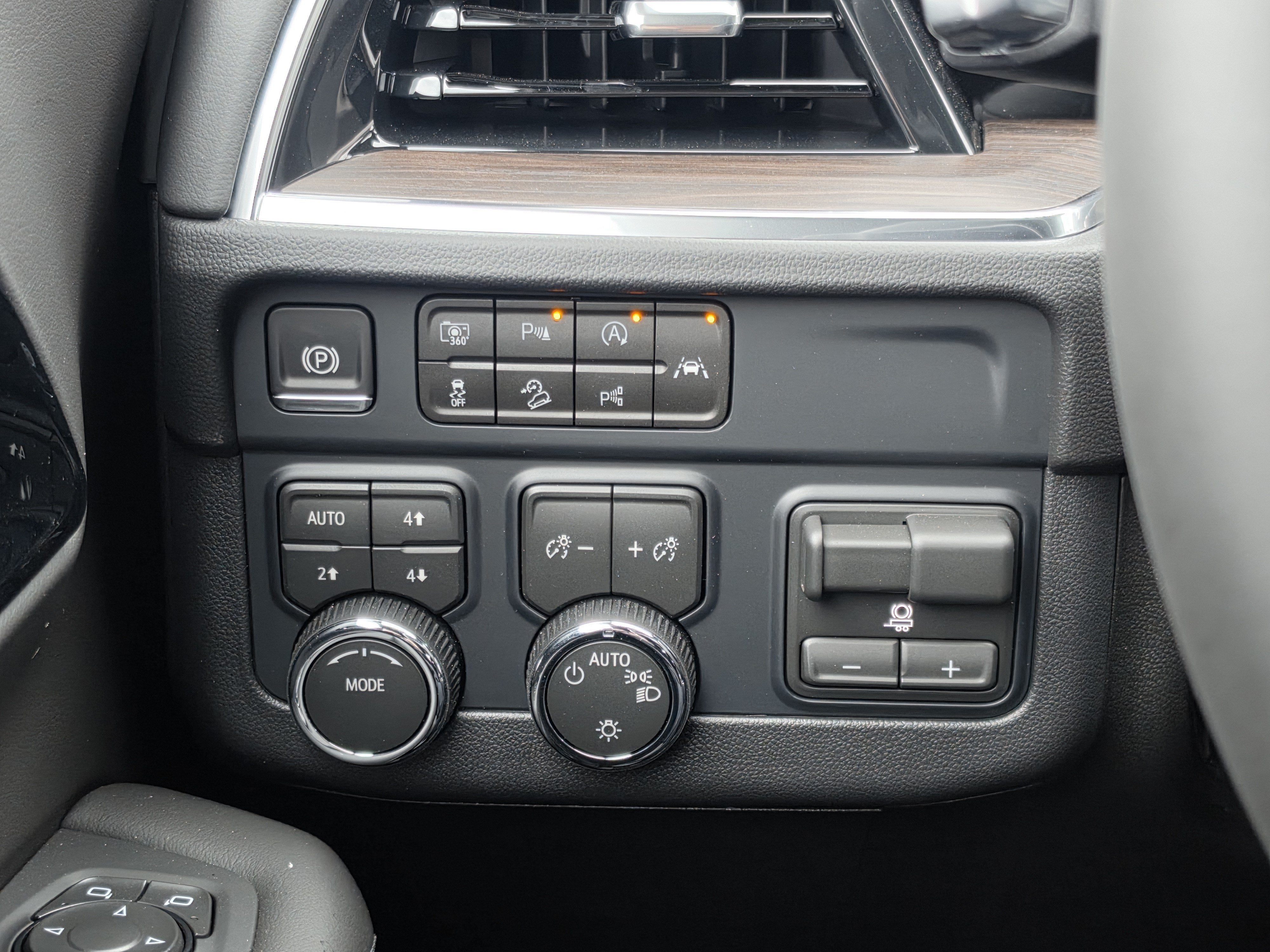 2027 Chevrolet Suburban LS