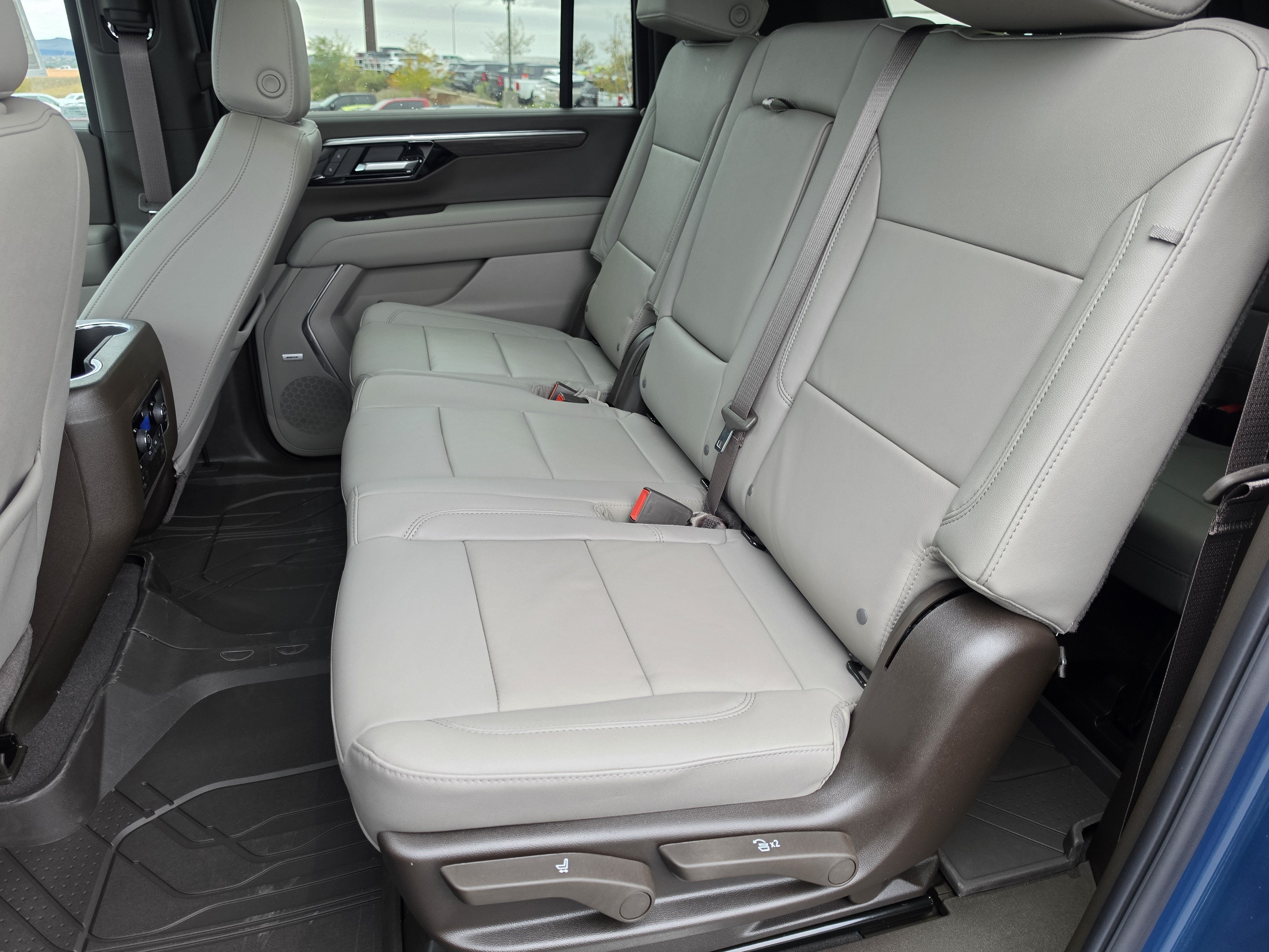 2027 Chevrolet Suburban LT