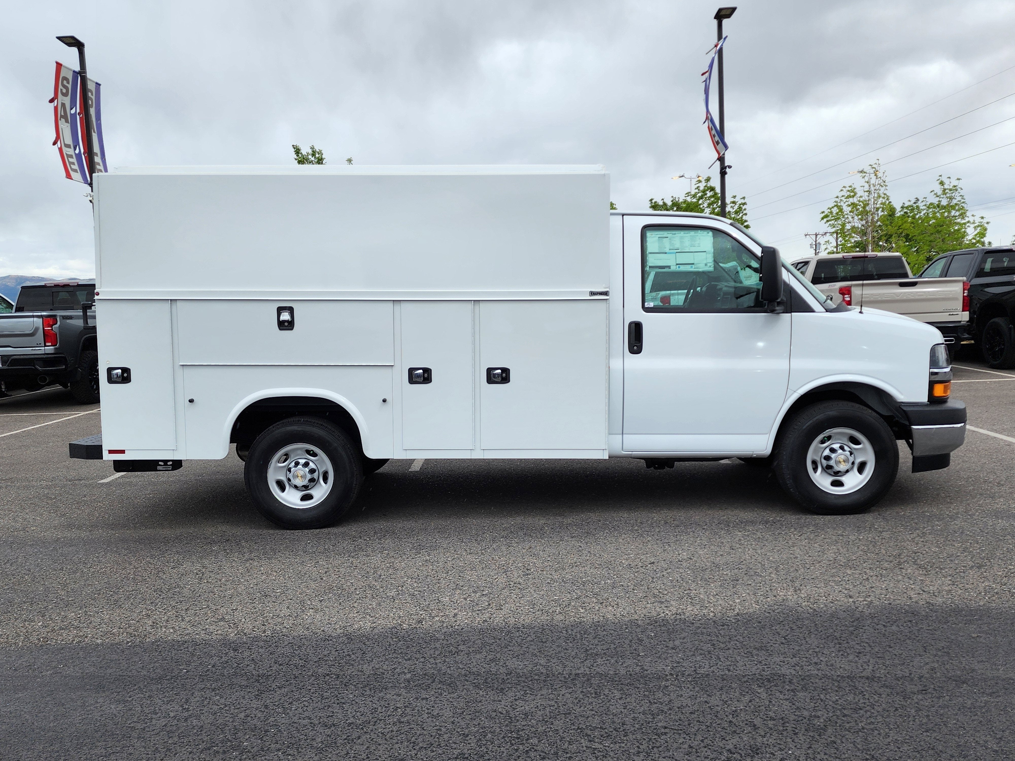 2026 Chevrolet Express Cutaway 3500 1WT