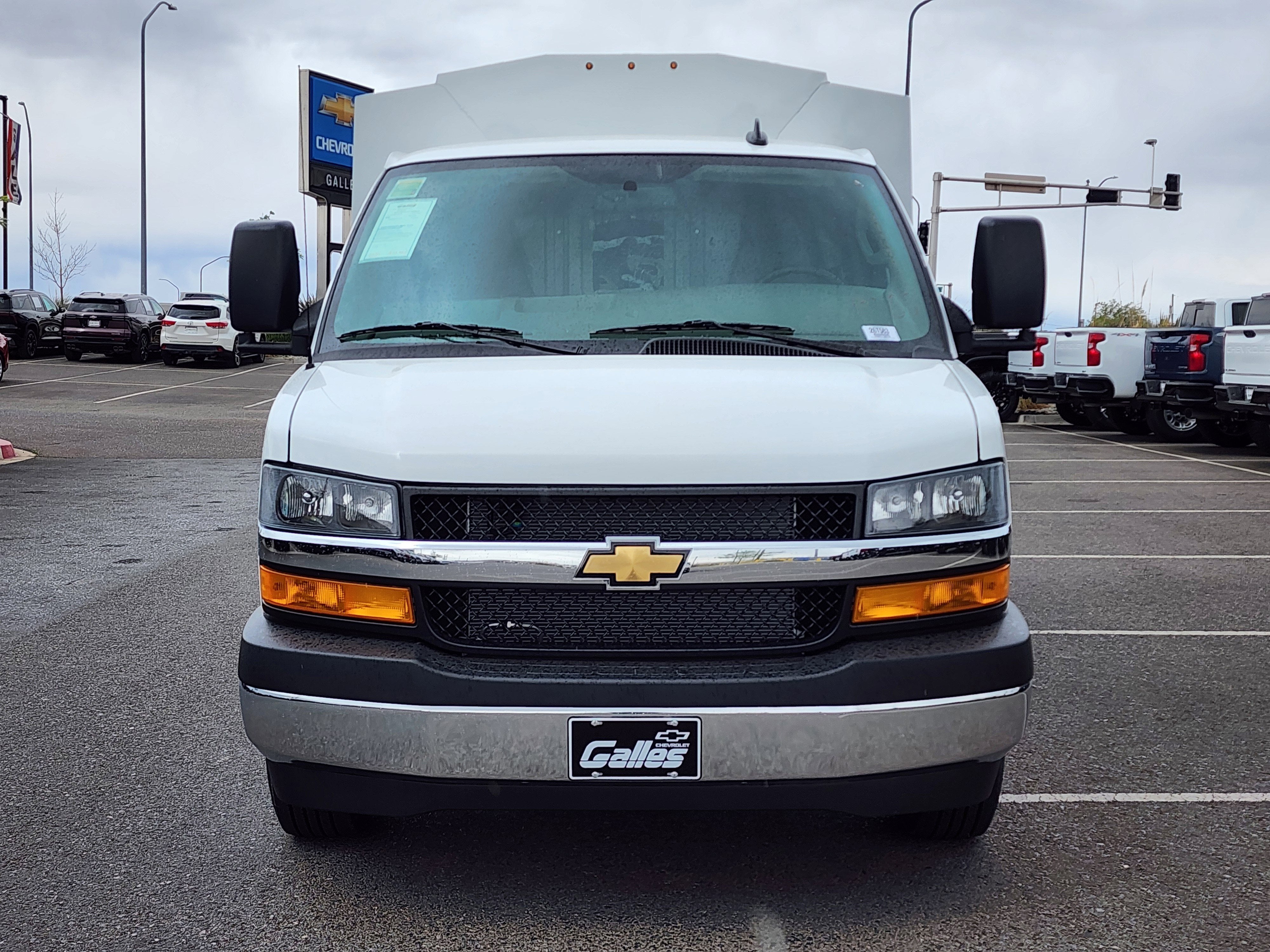 2026 Chevrolet Express Cutaway 3500 1WT