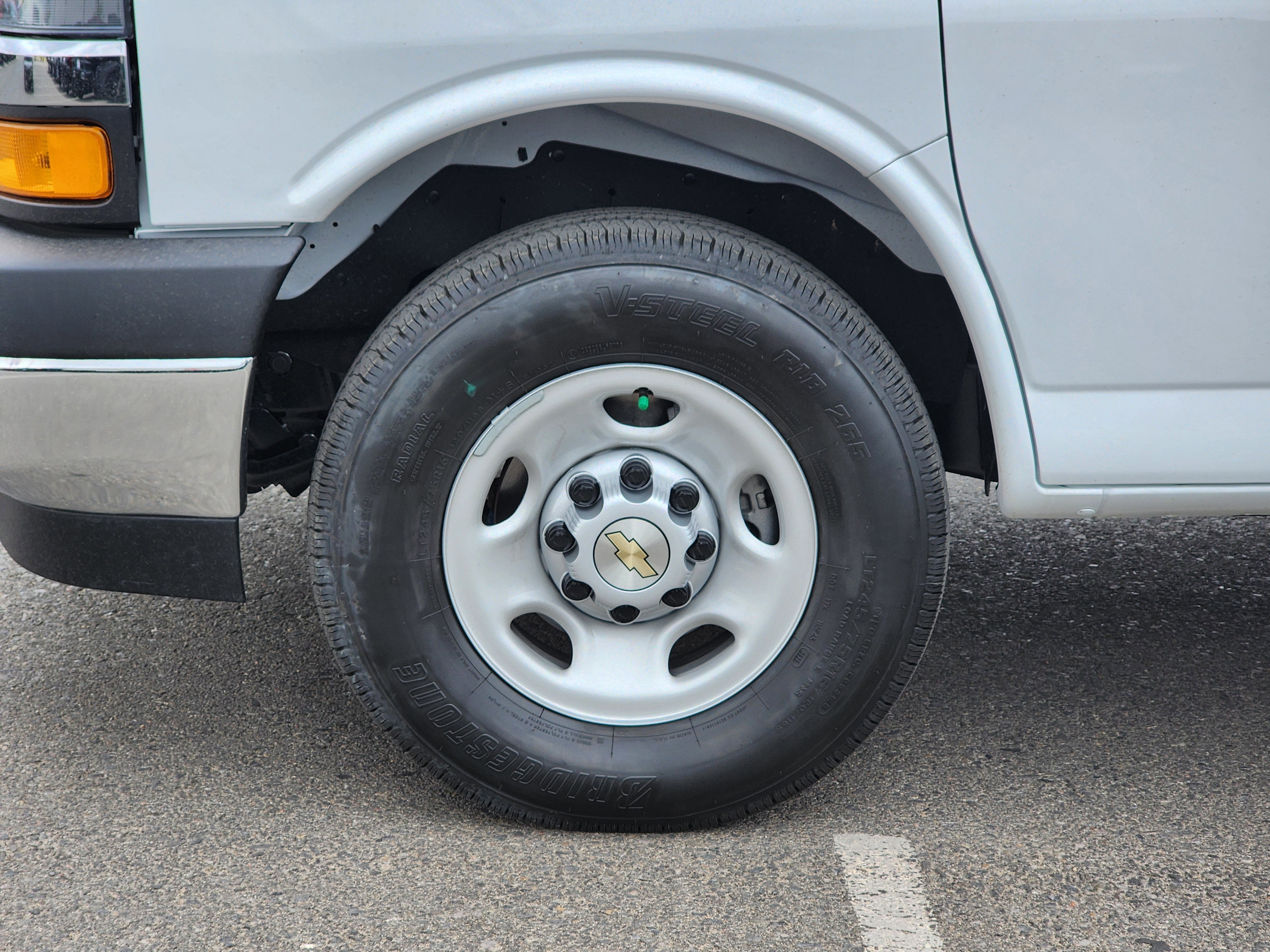 2026 Chevrolet Express Cutaway 3500 1WT