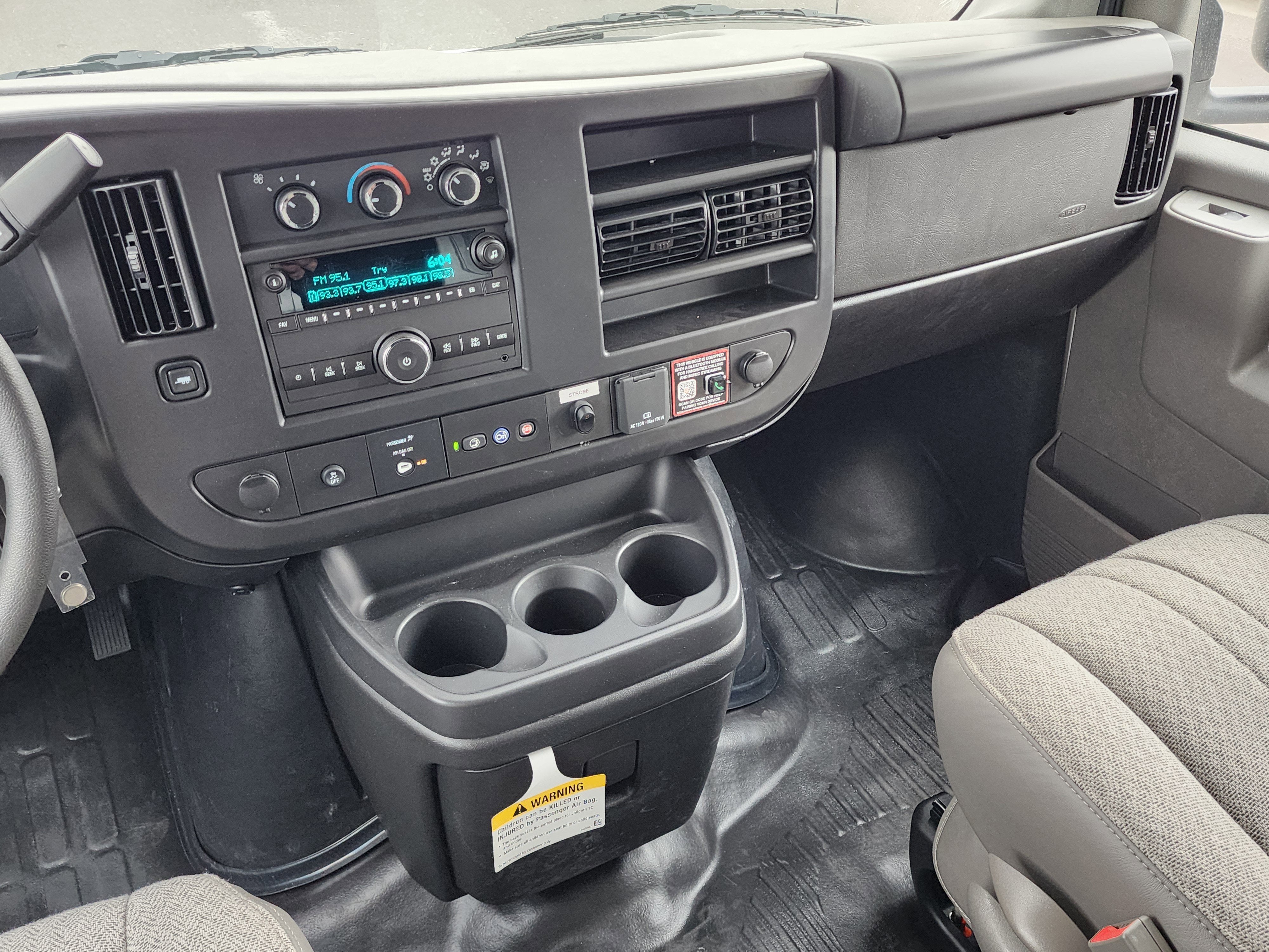 2026 Chevrolet Express Cutaway 3500 1WT