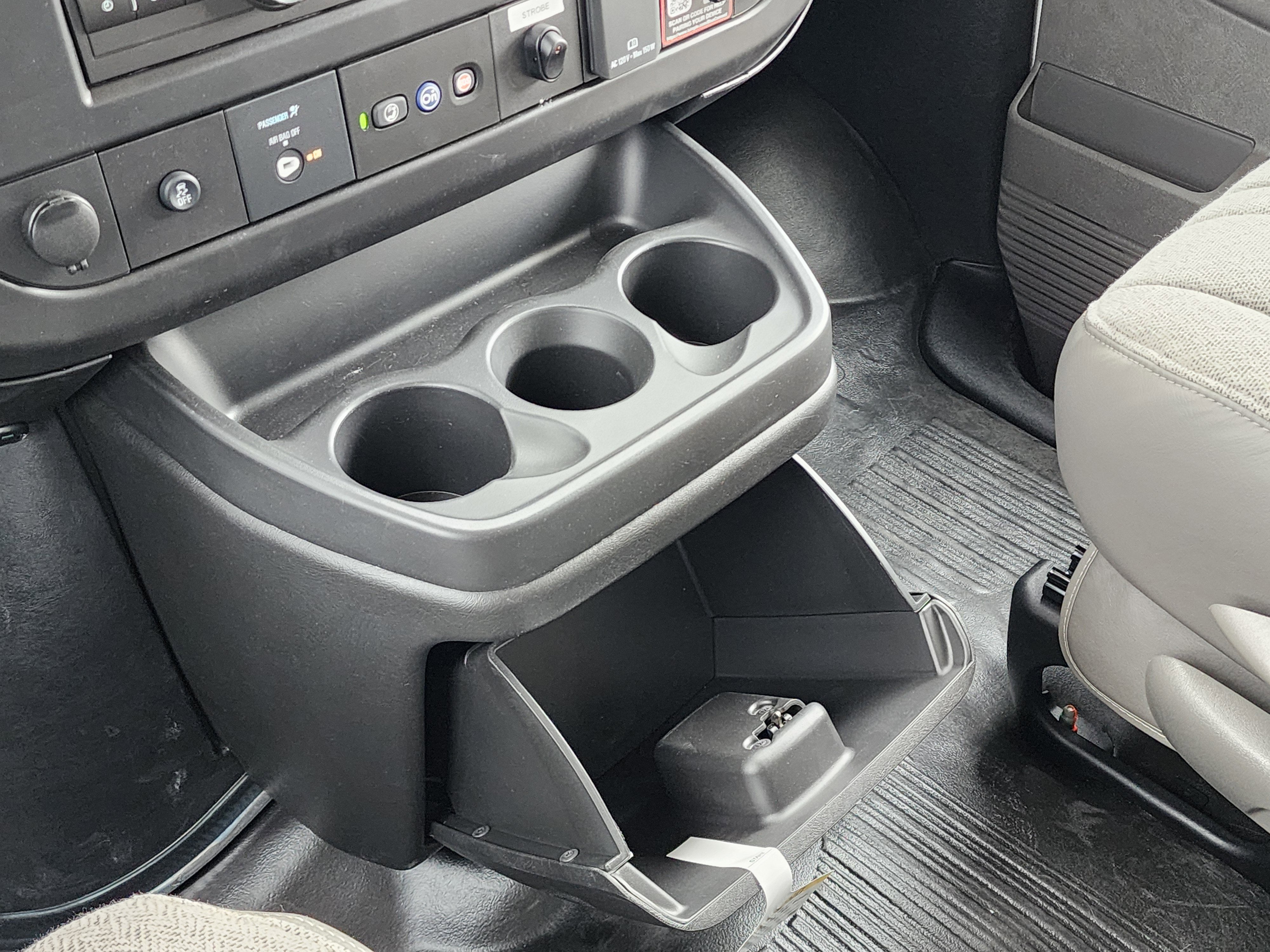 2026 Chevrolet Express Cutaway 3500 1WT