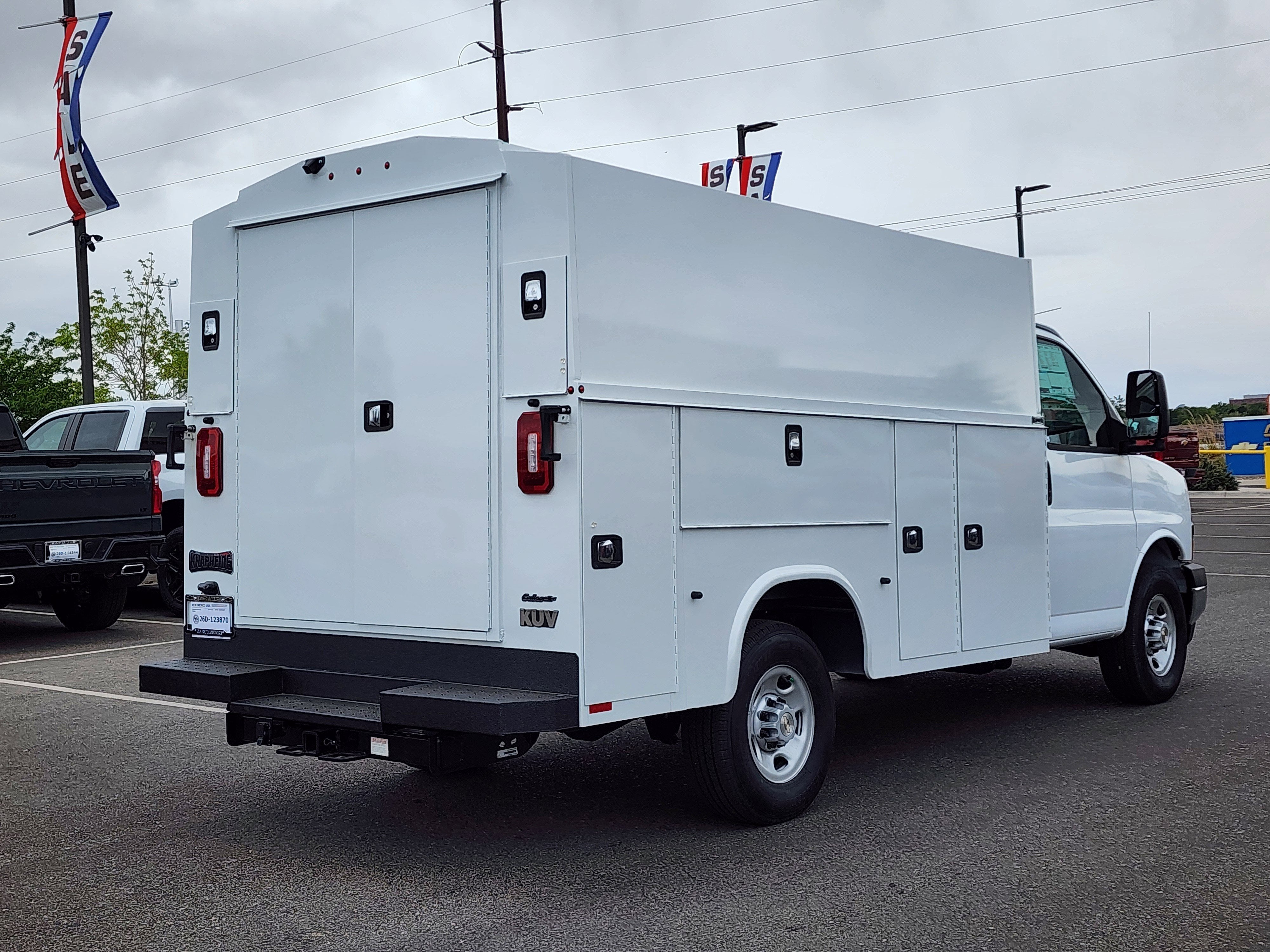 2026 Chevrolet Express Cutaway 3500 1WT