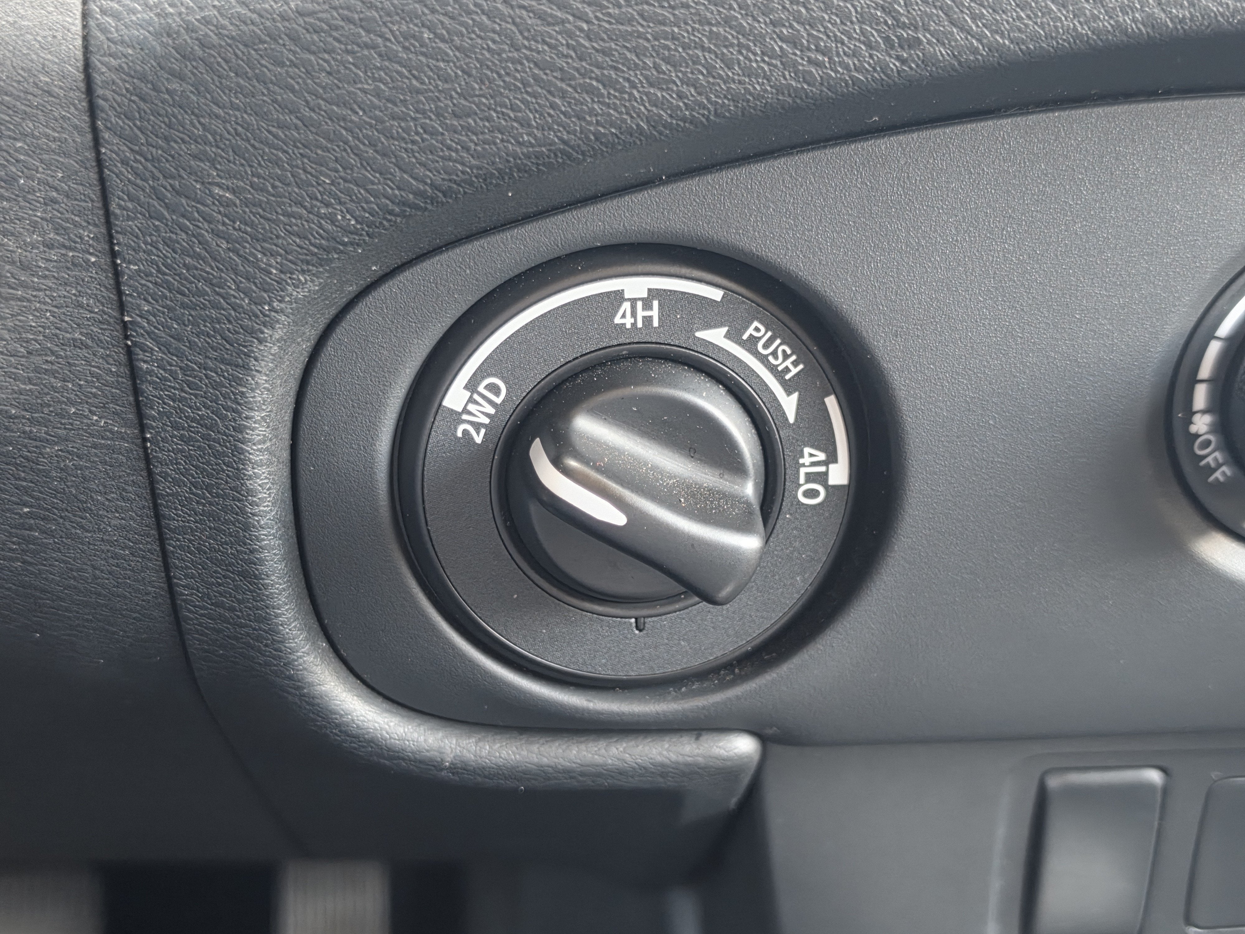2023 Nissan Frontier Crew Cab SV 4x4