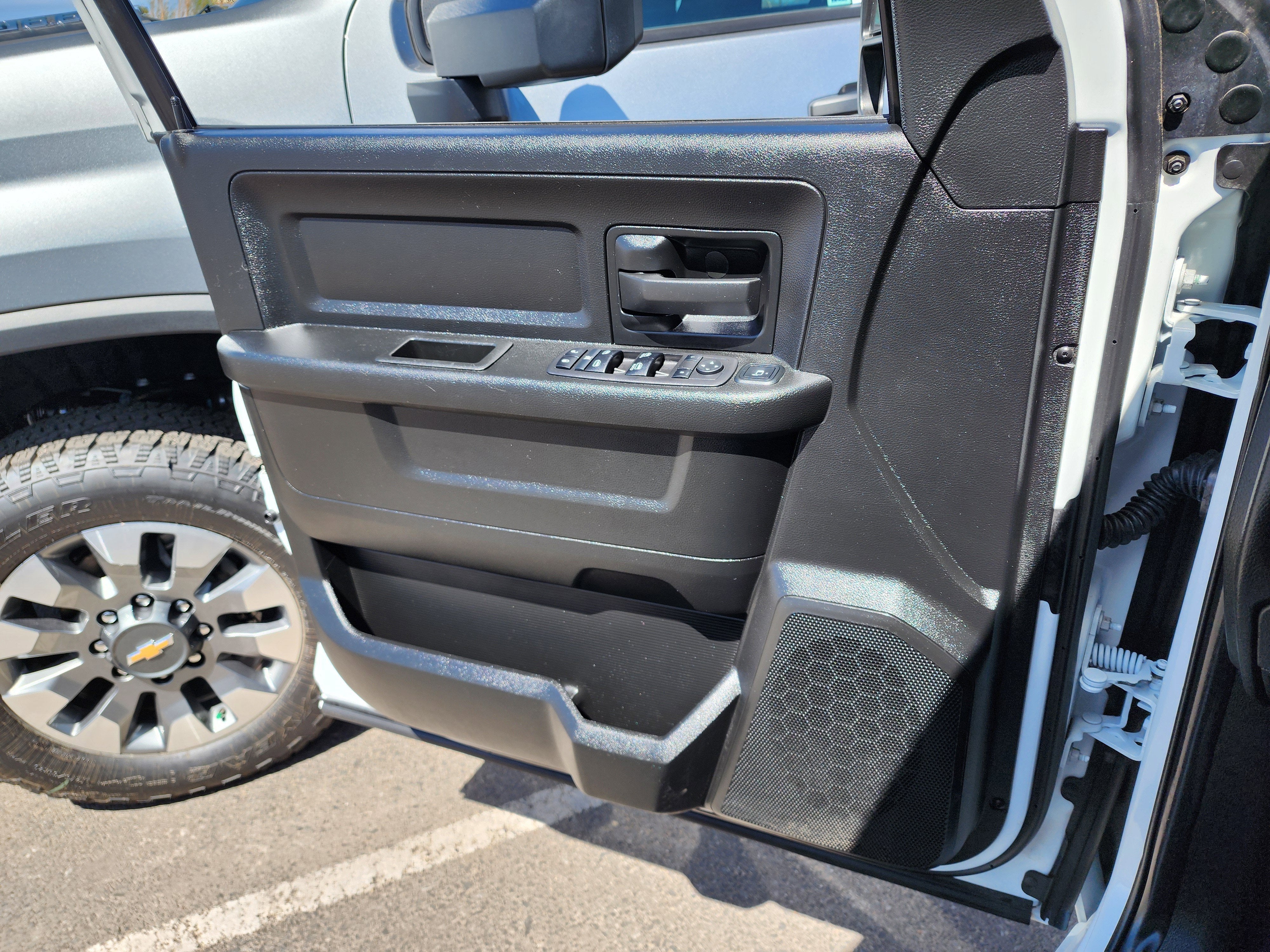 2024 RAM 2500 Tradesman Crew Cab 4x2 8' Box