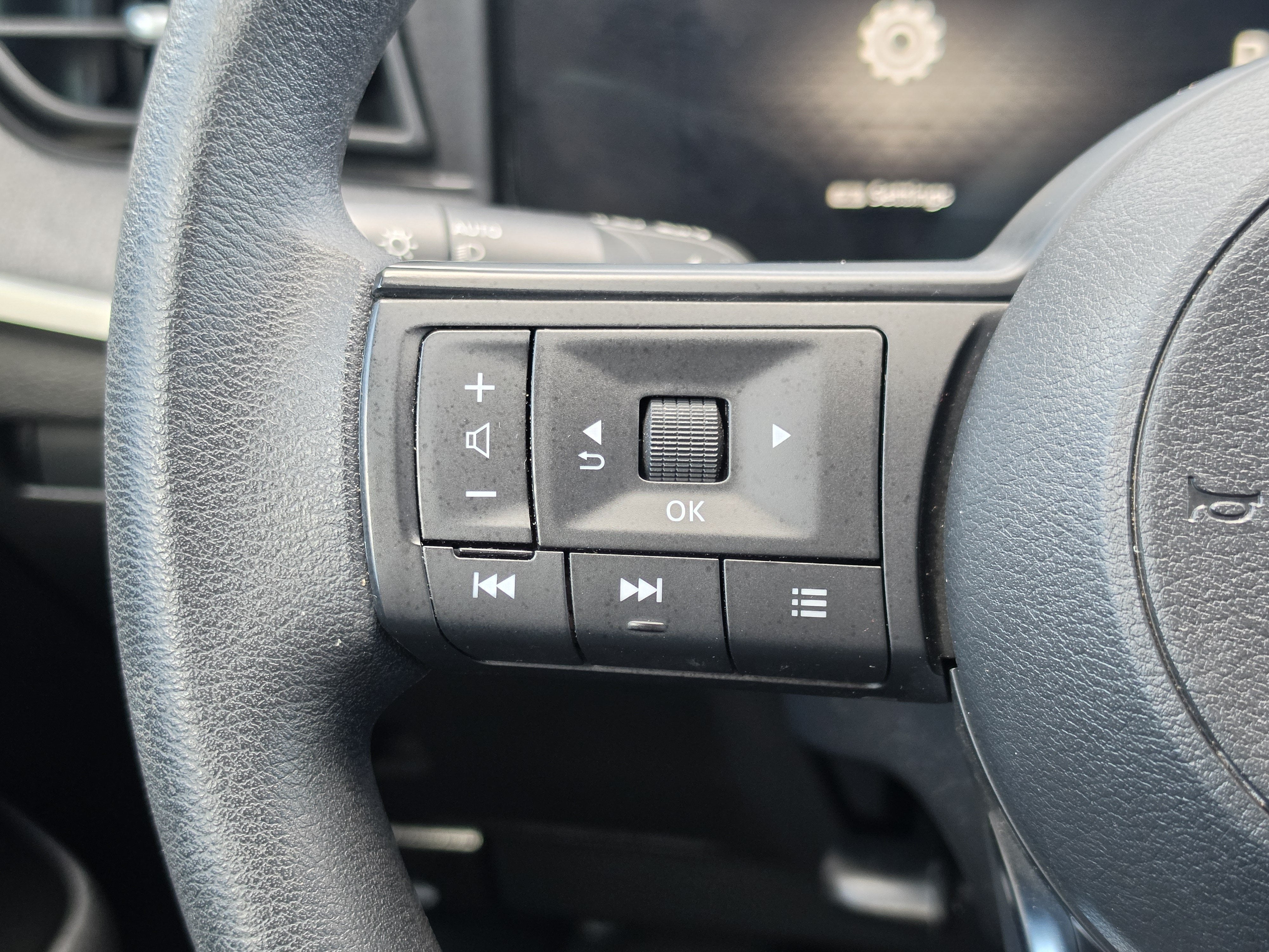 2025 Nissan Kicks SV FWD