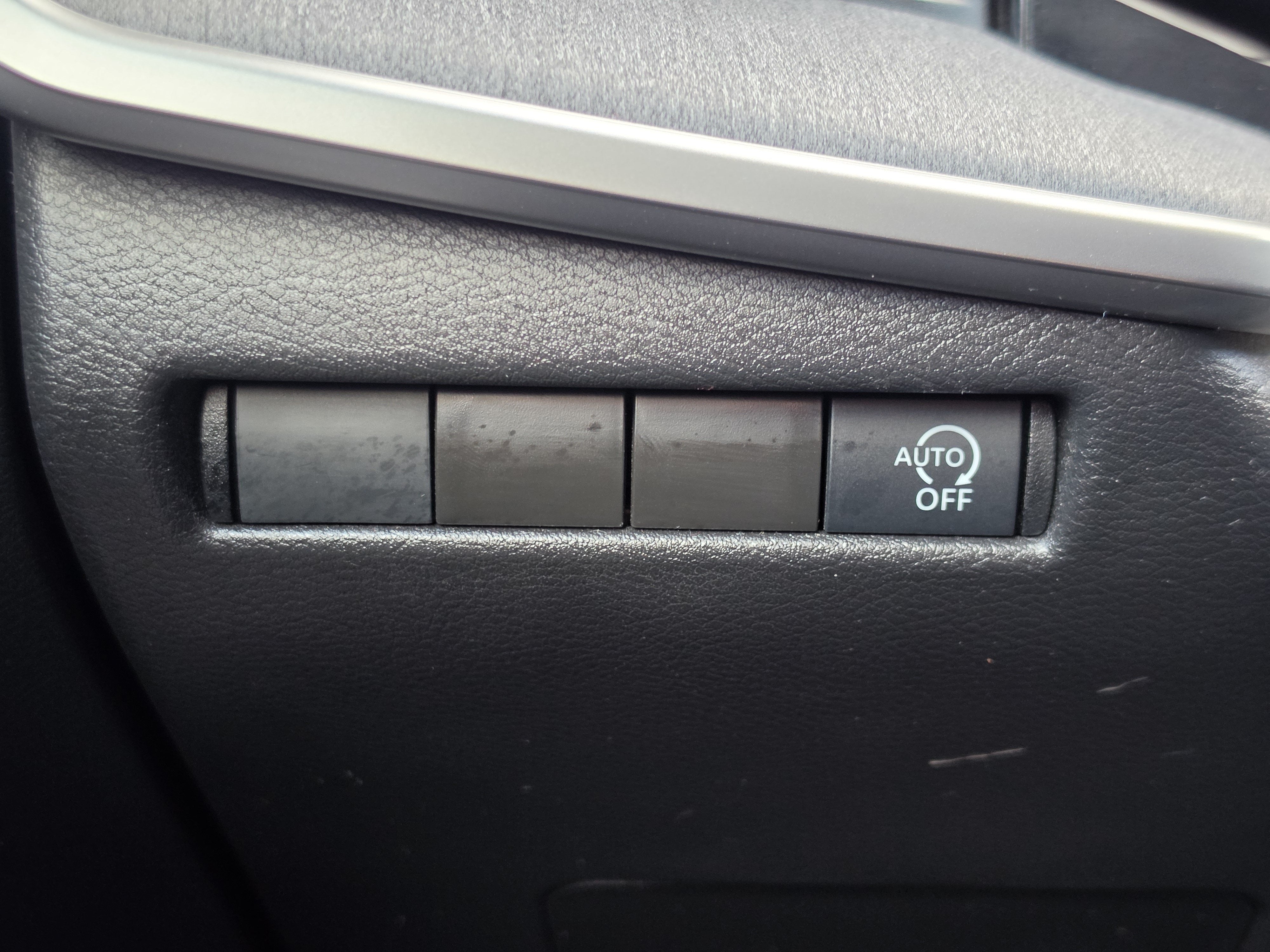 2025 Nissan Kicks SV FWD