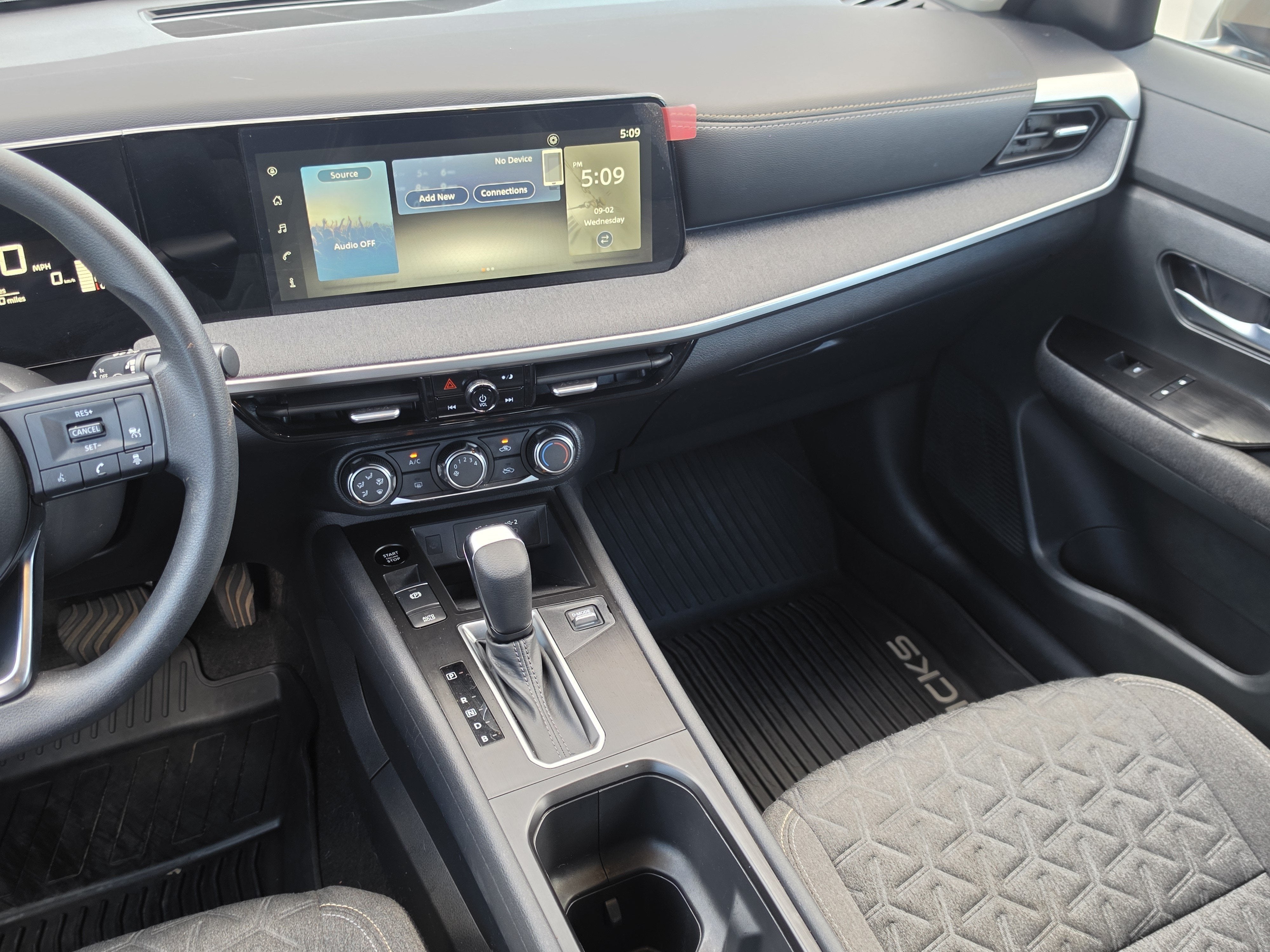 2025 Nissan Kicks SV FWD