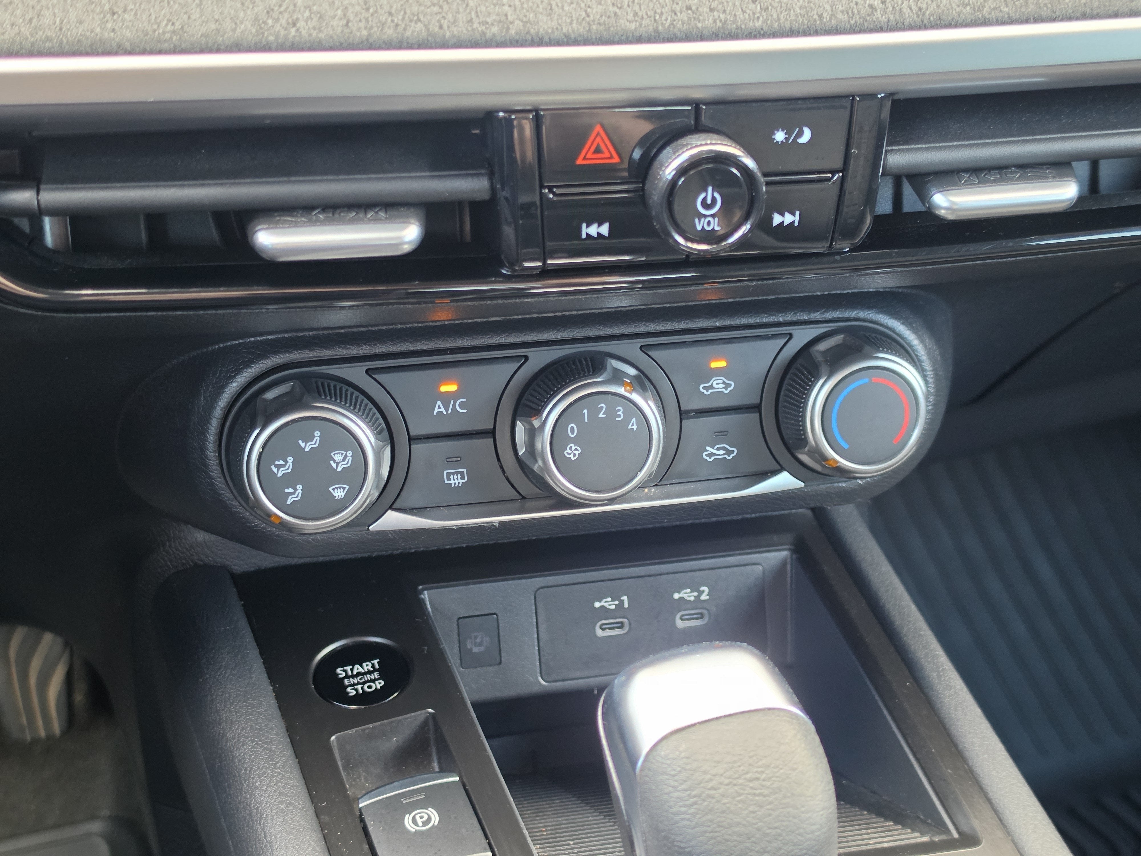2025 Nissan Kicks SV FWD