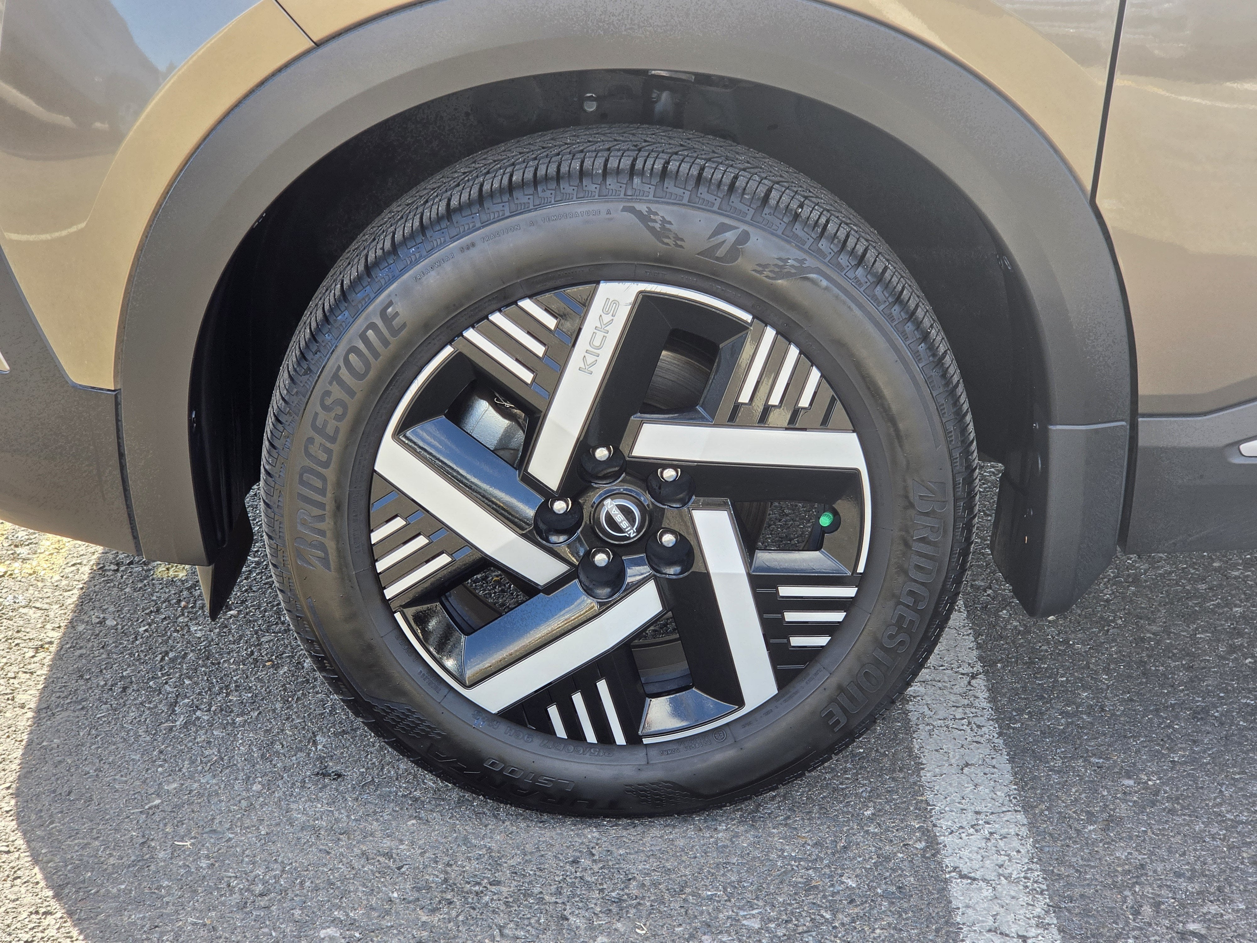 2025 Nissan Kicks SV FWD