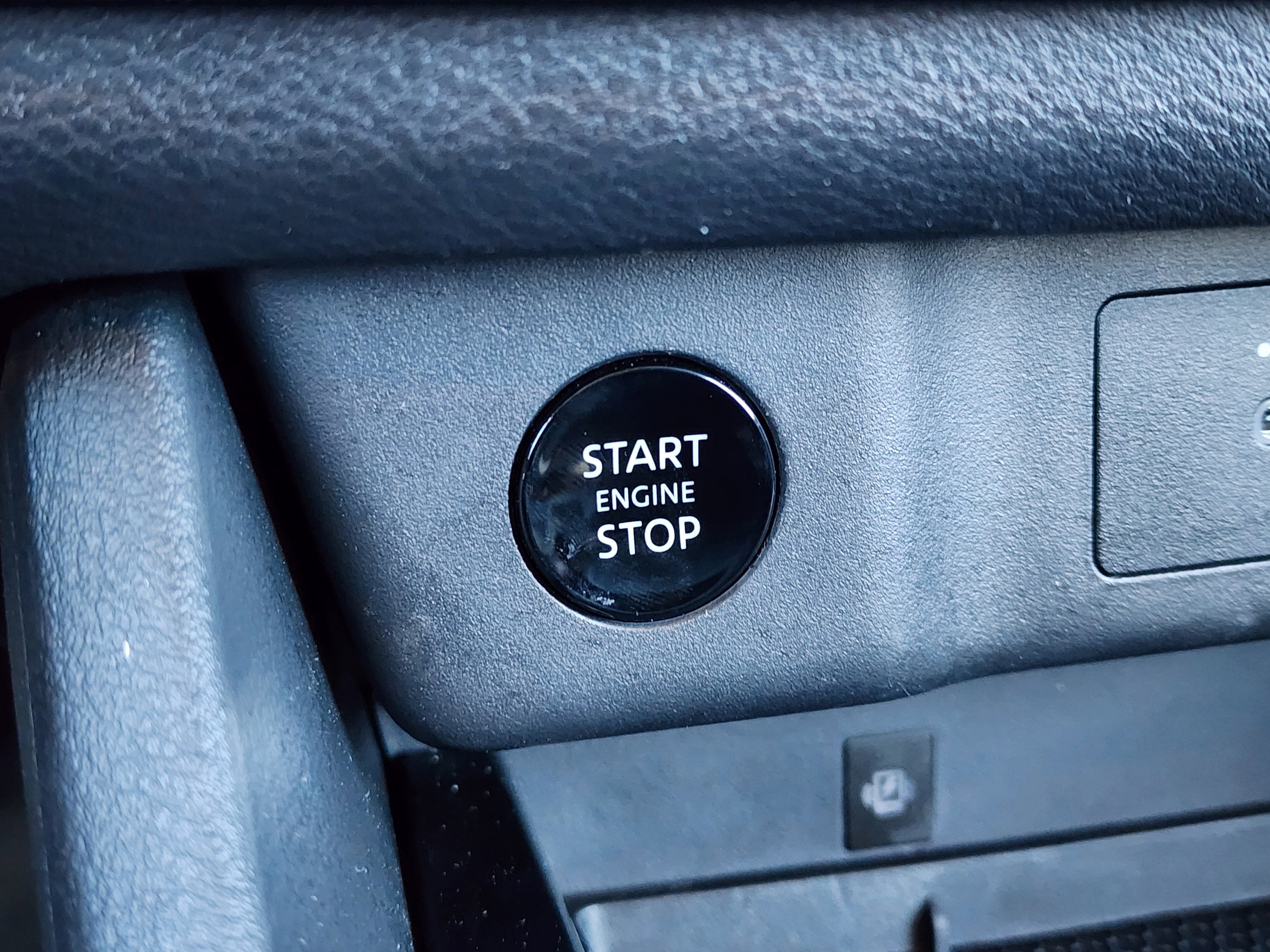 2025 Nissan Rogue SL FWD
