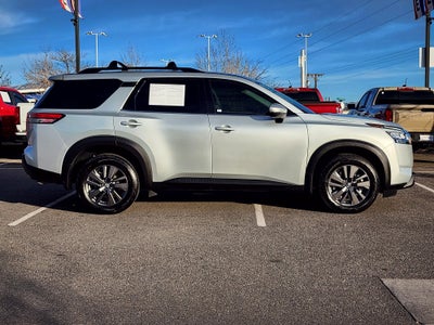 2022 Nissan Pathfinder SV