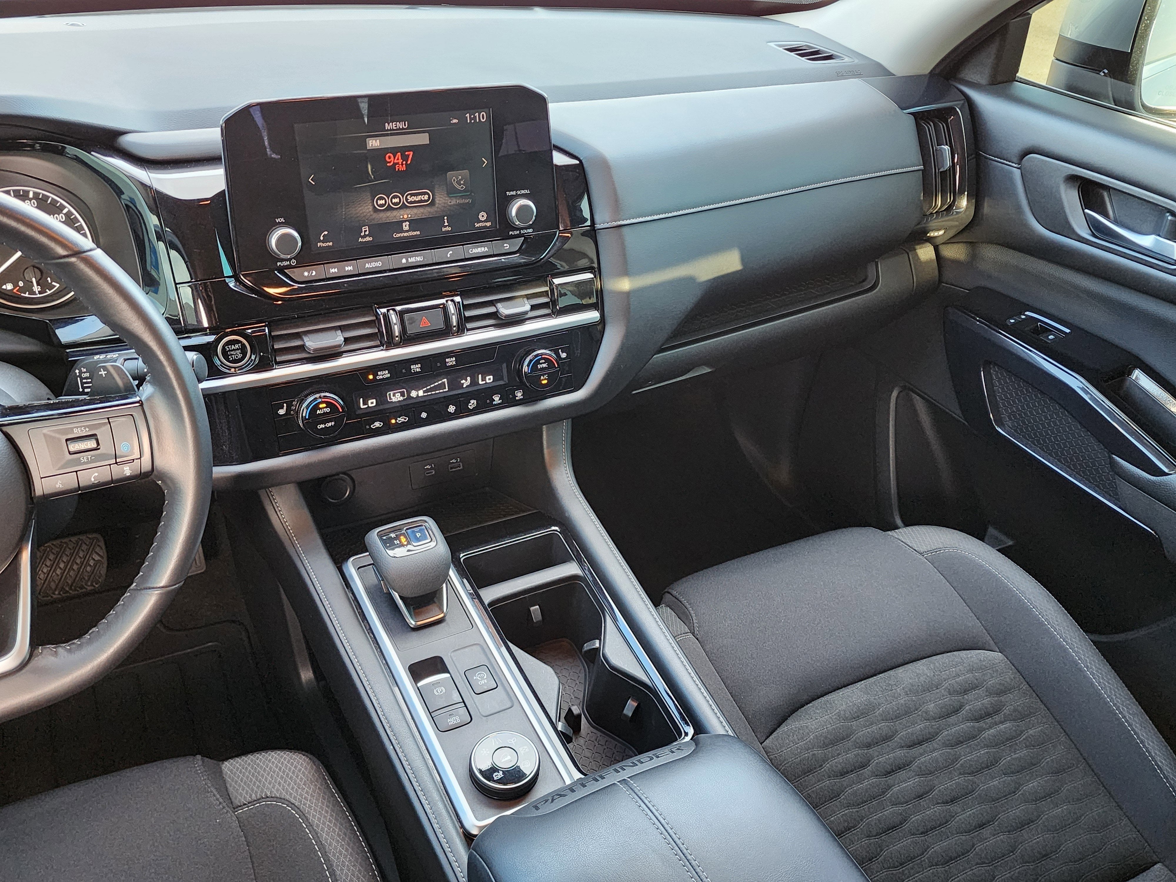 2022 Nissan Pathfinder SV