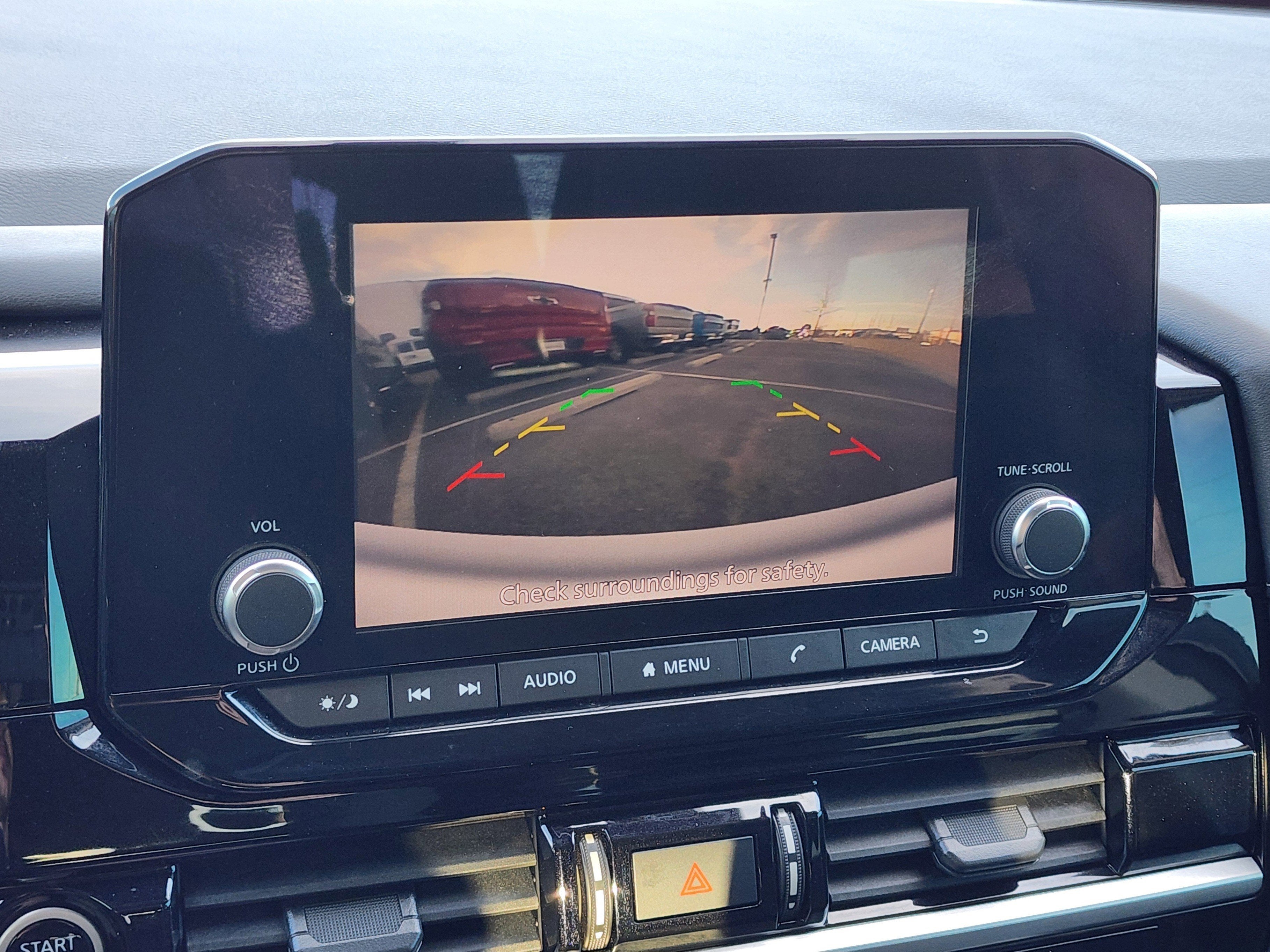 2022 Nissan Pathfinder SV