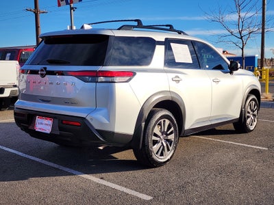 2022 Nissan Pathfinder SV