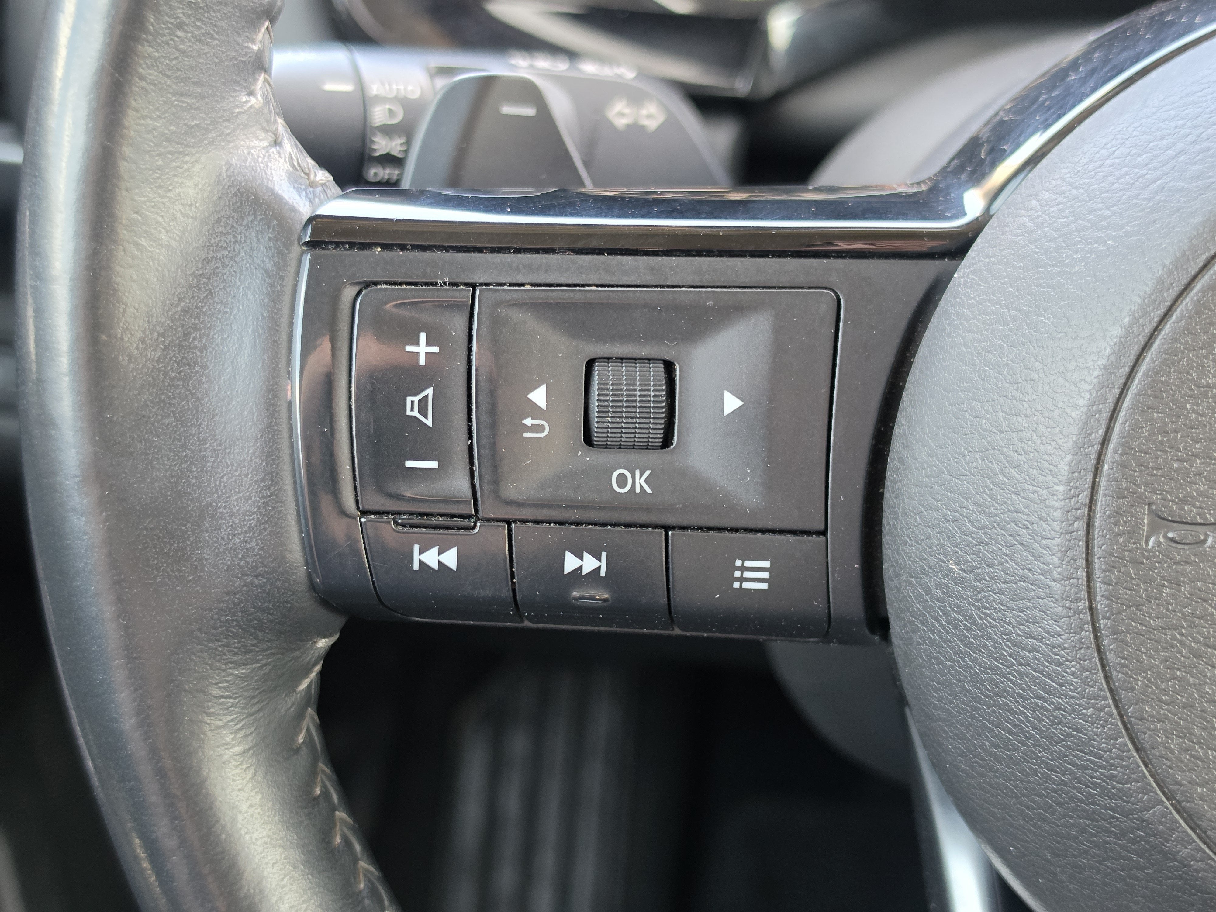 2022 Nissan Pathfinder SL 4WD