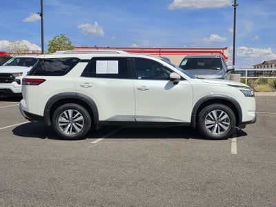 2022 Nissan Pathfinder SL 4WD