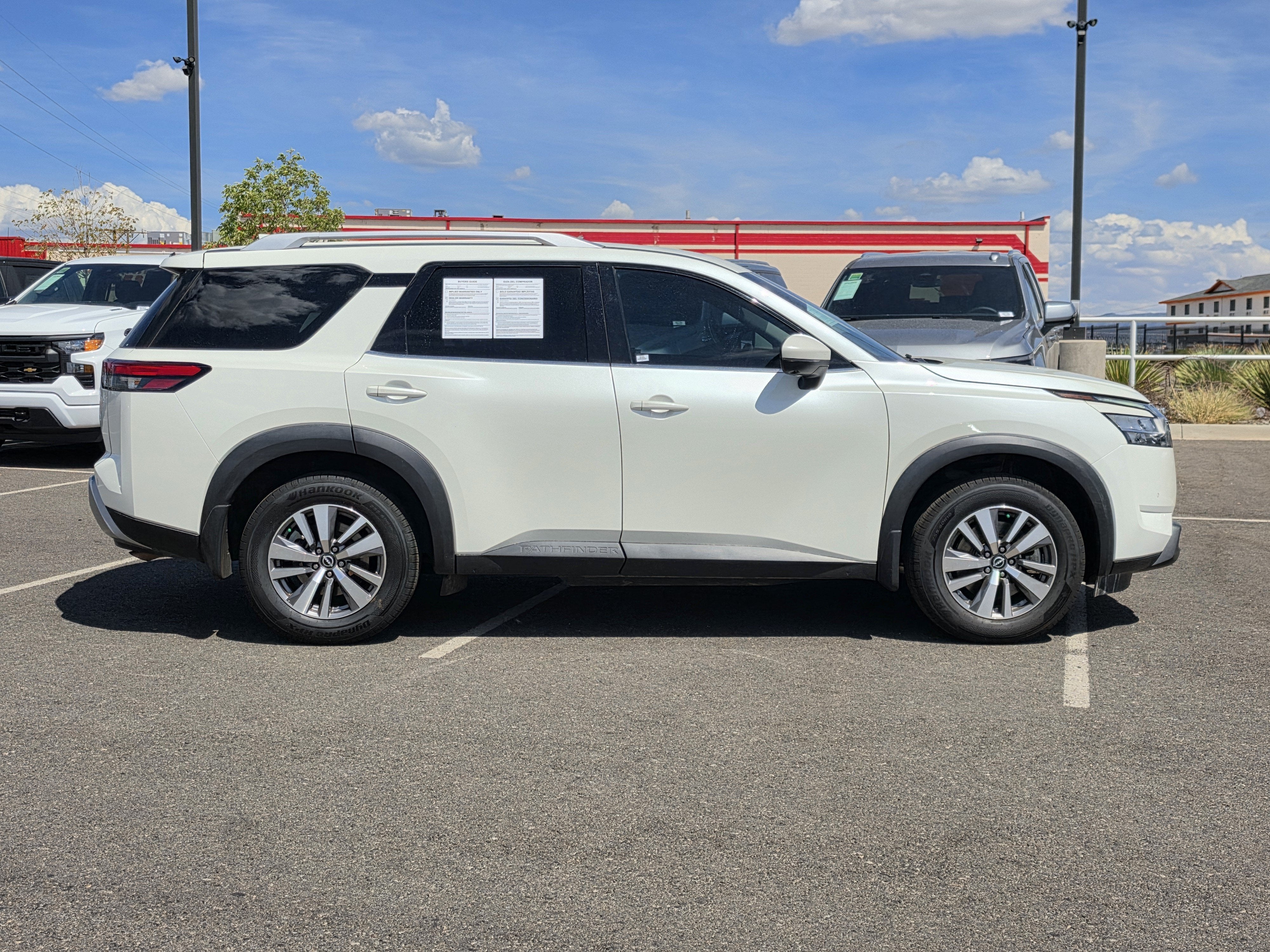 2022 Nissan Pathfinder SL 4WD