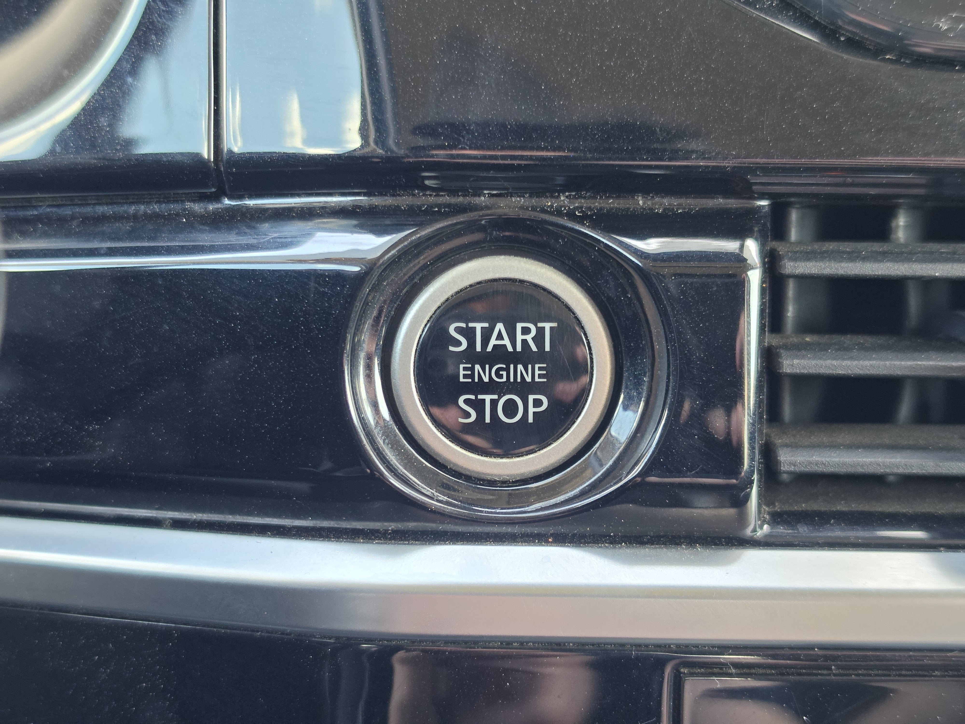 2022 Nissan Pathfinder SL 4WD