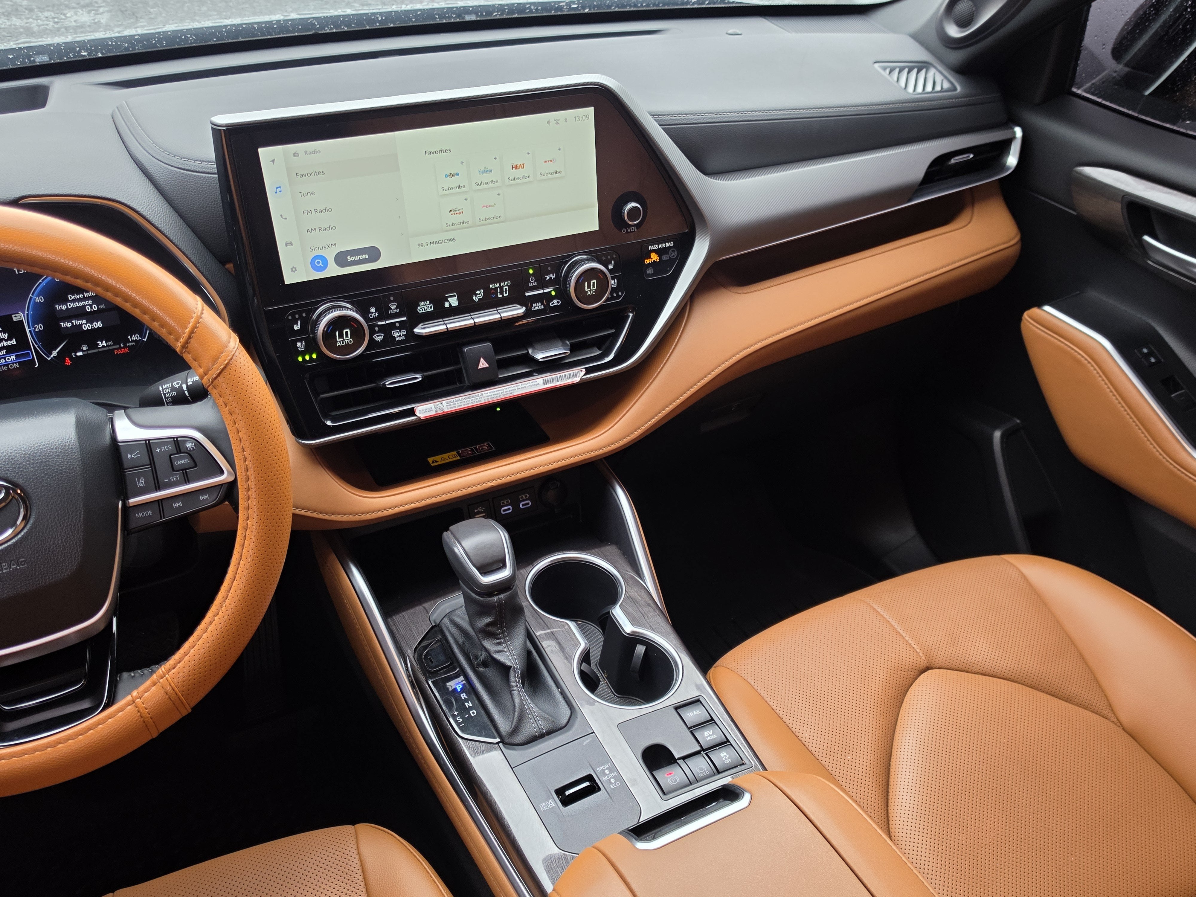 2026 Toyota Highlander Hybrid Platinum
