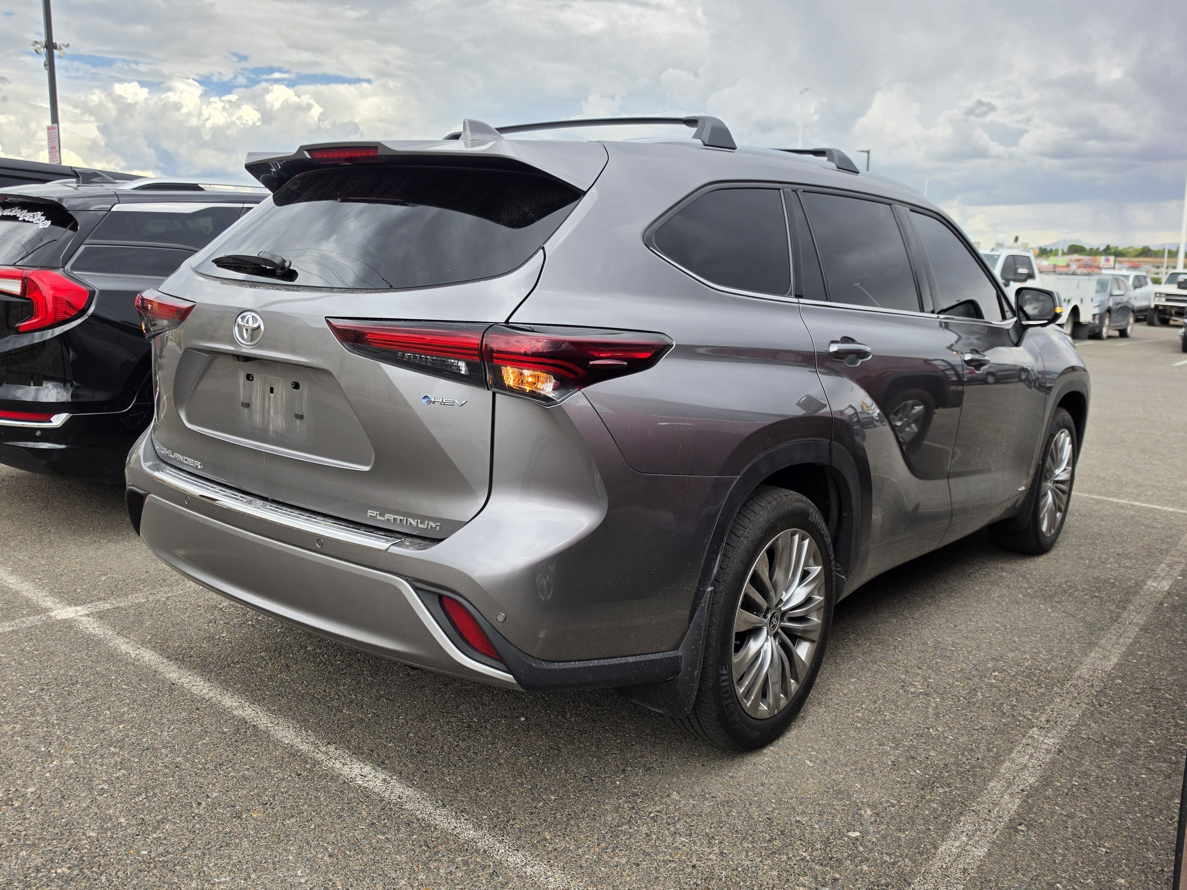 2026 Toyota Highlander Hybrid Platinum